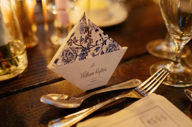 Escort cards, but make them nautical.
Custom origami sailboats designed for a Jersey Shore wedding- proof that functional details can still feel elevated, personal, and completely unforgettable. Swipe to see more pictures of these fun escort cards an