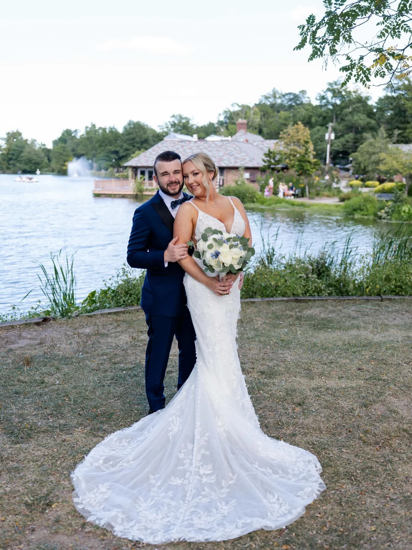 Kristen &amp; Michael&rsquo;s August wedding in New Jersey- timeless, elegant, and wrapped in the prettiest shades of blue.💙

Their tri-fold invitation was designed with both beauty and intention. Featuring a gold glitter border framing the main inv
