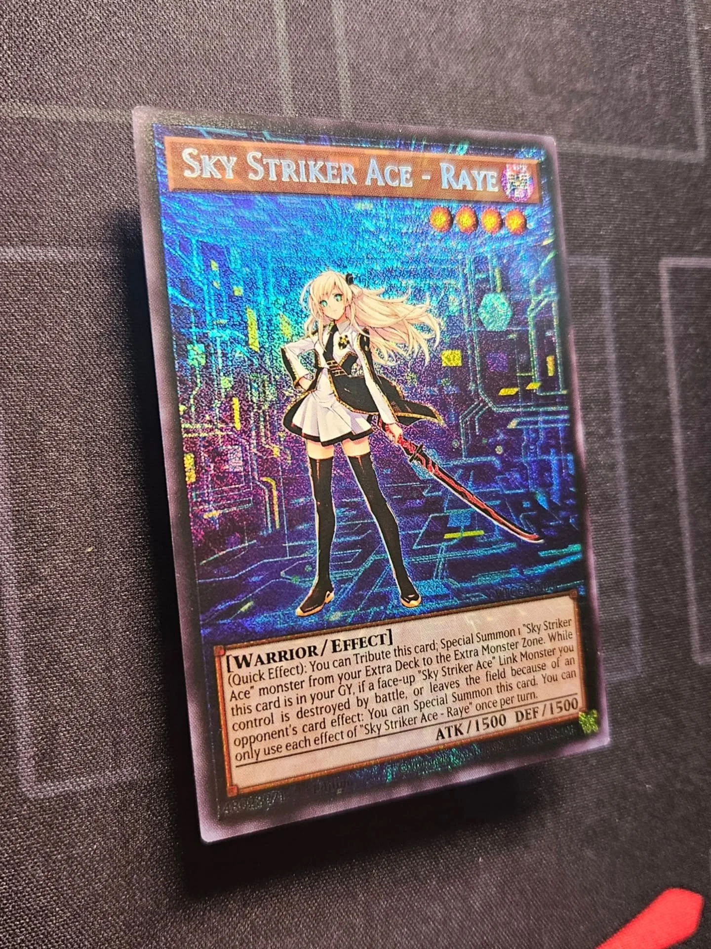 Known for changing outfits and now for changing artworks as well. Sky Striker Ace Raye in Extended Art is ready to hit the field... for a brief time before she swaps out for a Link form!

Day 4 of 10 of unveiling our first run at Extended Art cards!
