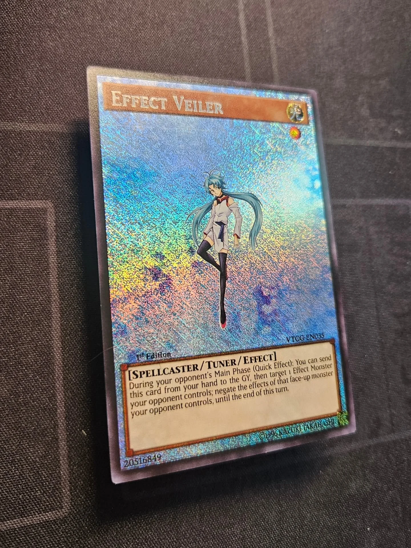 Minimalist Effect Veiler! Another classic and all-time staple, veiling effects directly from your hand. Watch this extended art card shine brightly in your hand and in your GY after it's sent there.

Day 9/10 of Extended Arts. Only one left!

#yugioh