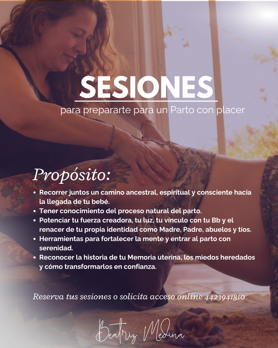 Mujer asistiendo a otra persona en un procedimiento de parto en el suelo doméstico.