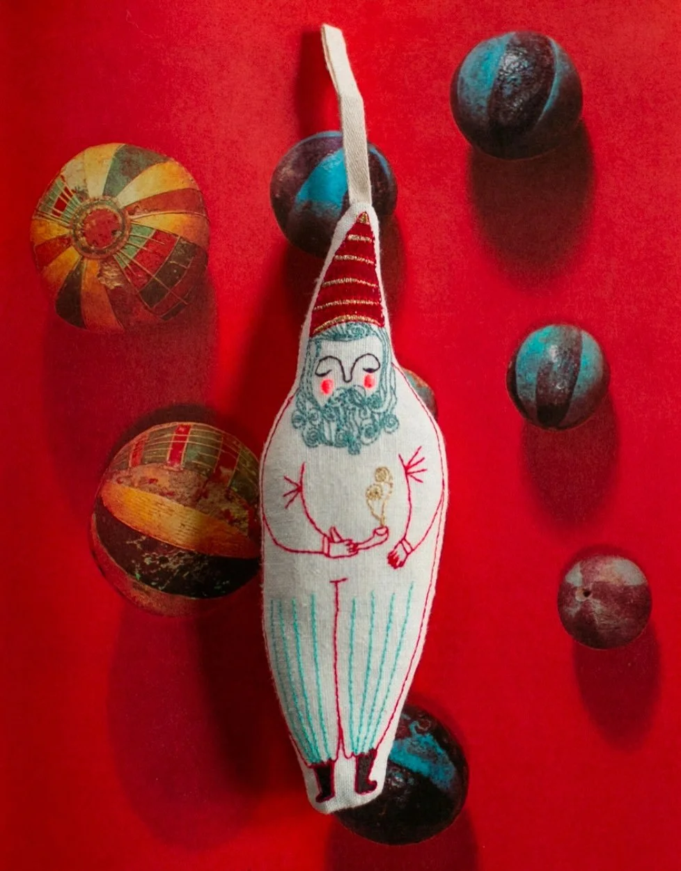 A Whimsicore Christmas 🦢🃏🩰&diams;️

The best holiday decor is not mass-produced✨ Shop small at dearmaryann.com