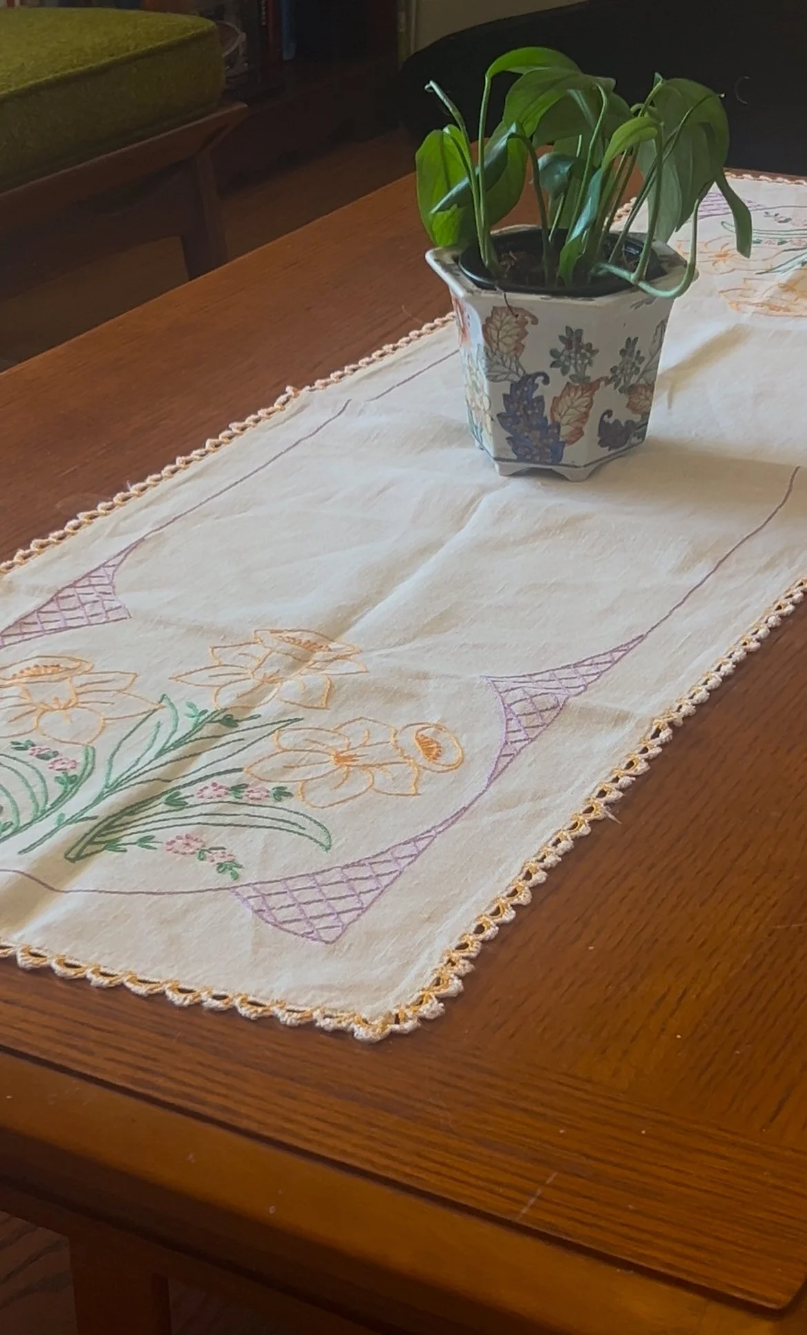 Tulip Linen Table Runner