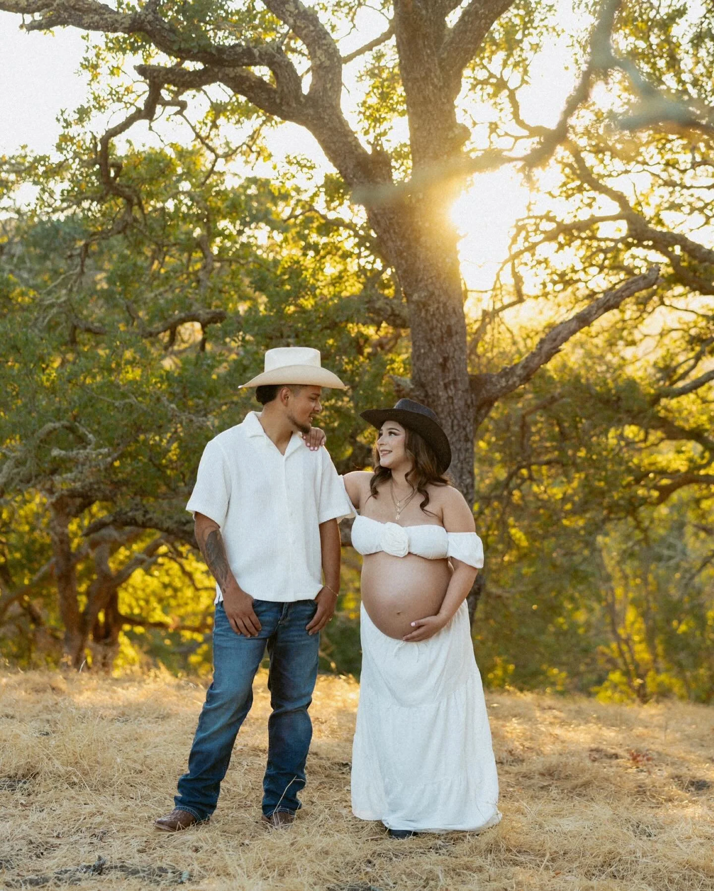 New arrival incoming! Congratulations to these 2, soon to be 3. So excited to see your family blossom🌷✨ 
*
*
*
B &amp; N 

#maternity #maternityphotography #maternityshoot #photography #momtobe #bayarea #babybumb #martinez #love #maternityphotoshoot