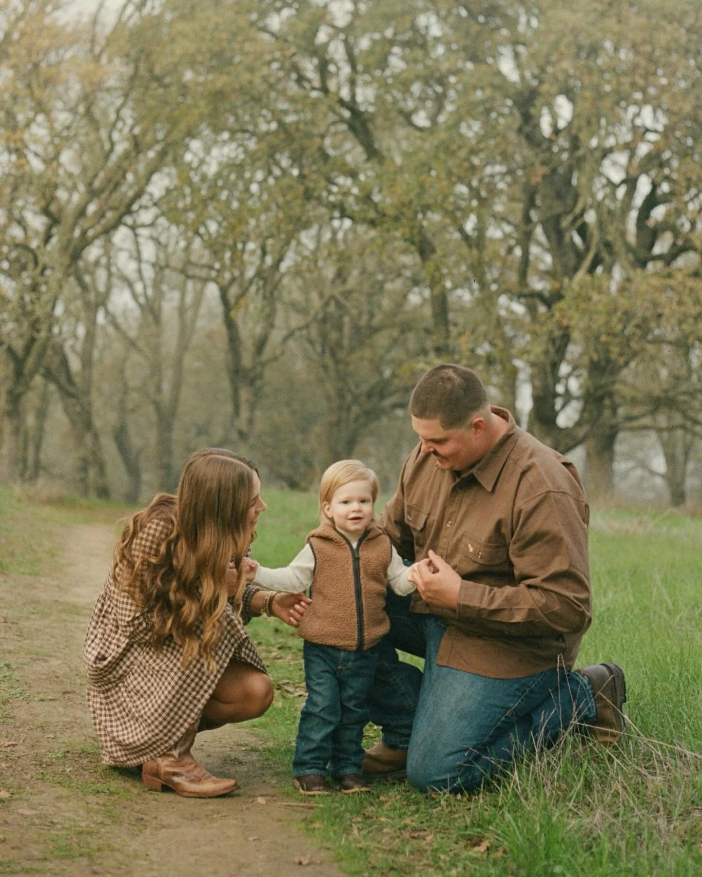 Less posing, more presence. The moments that happen naturally are the ones worth keeping 🌳🎞️✨ mix of digital and film

*
*
*

#documentaryphotography #storytellingphotography #lifestylephotographer #familyphotographer