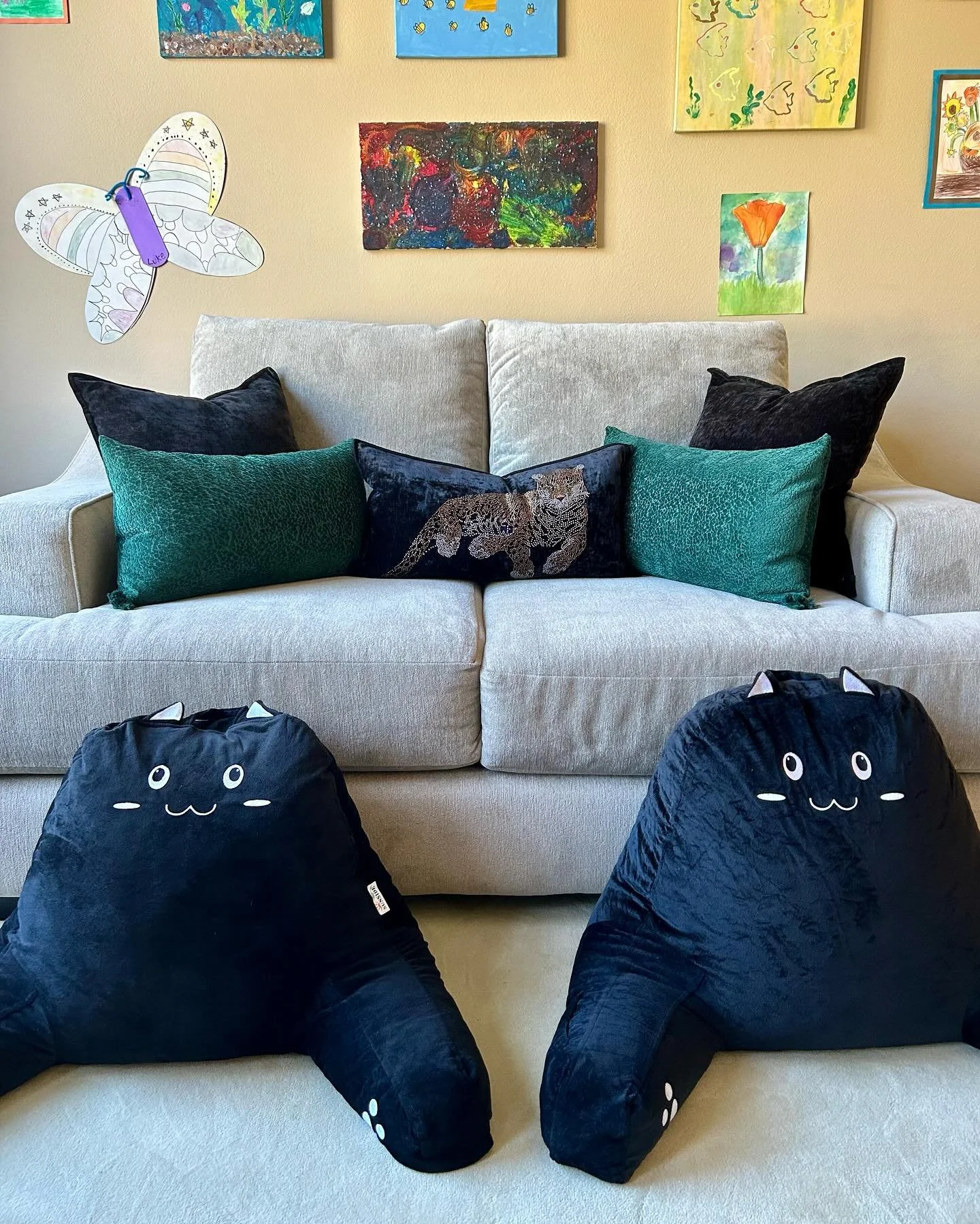 Making this playroom ROAR with fun! Just adding fun pillows and new colors can really change a small space. Enjoyed this little refresh 🐅