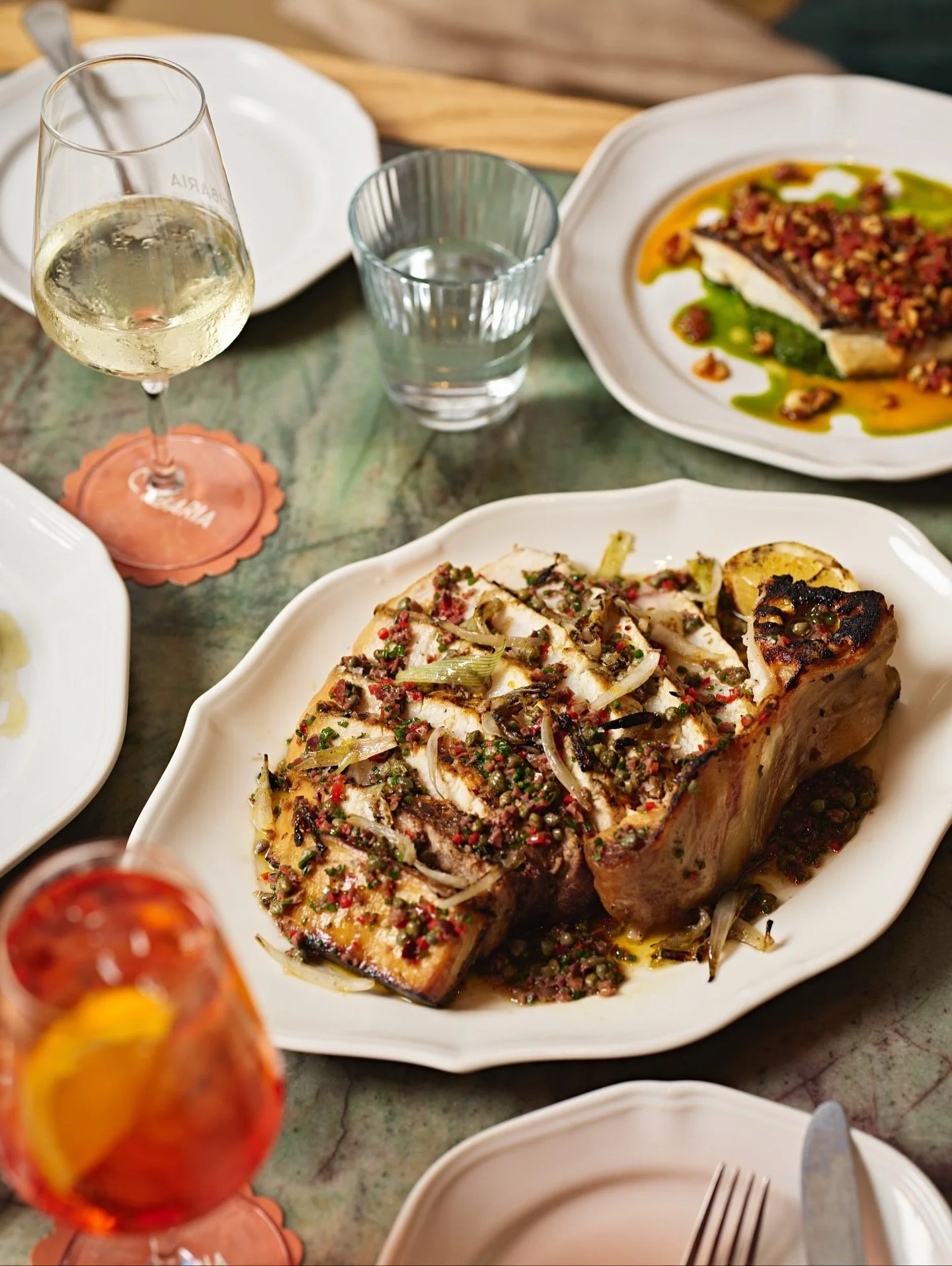 Charred dry-aged swordfish rib eye topped with Taggiasca olives, capers, lime and chilli. Full of flavour, beautiful in texture and made for sharing.

@alexpavoni @moyasky @pardo9000 @truzzi.alessandro#CibariaManly #Manlypacific #italianrestaurant #I