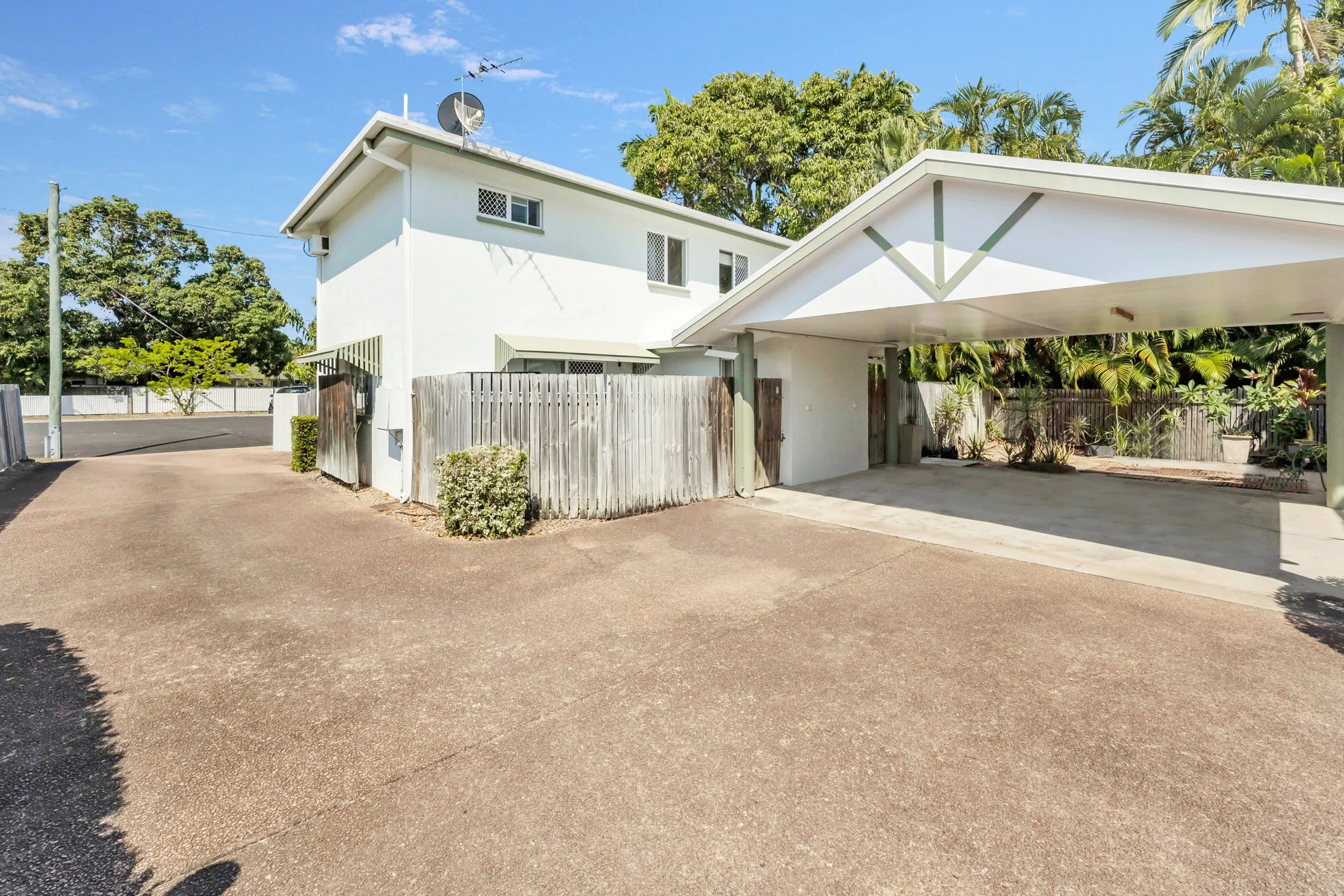 2/94 First Avenue, Railway Estate, Qld 4810