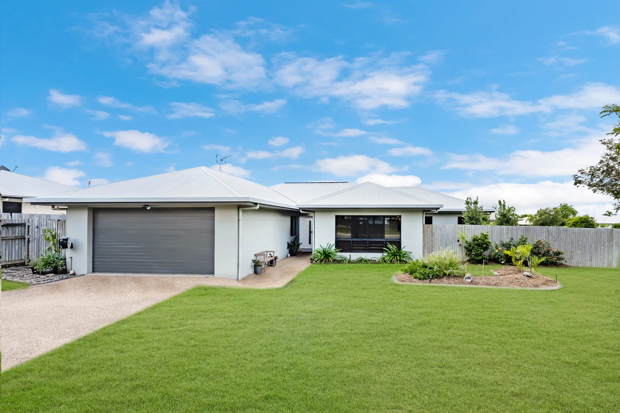 10 Kroymans Drive, Mount Louisa, Qld 4814
