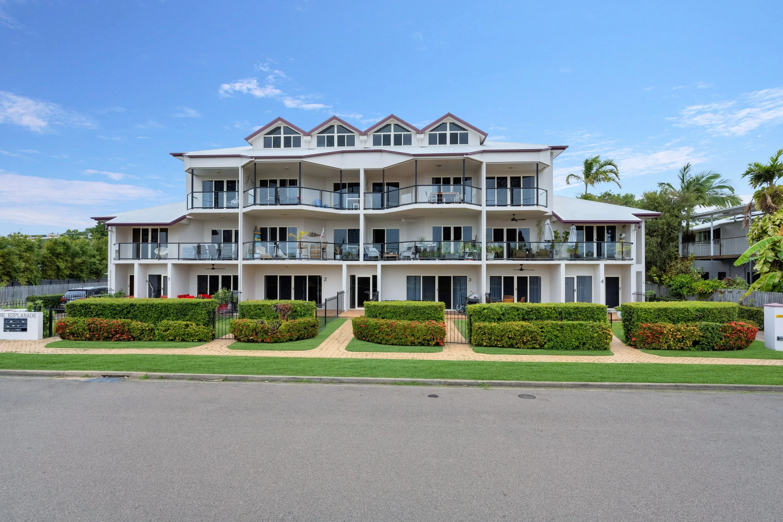 10/100 The Esplanade, Belgian Gardens, Qld 4810 