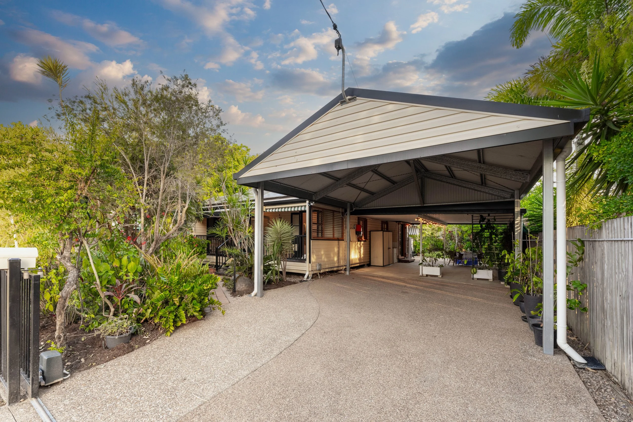 16 Macintosh Street, Hermit Park, Qld 4812