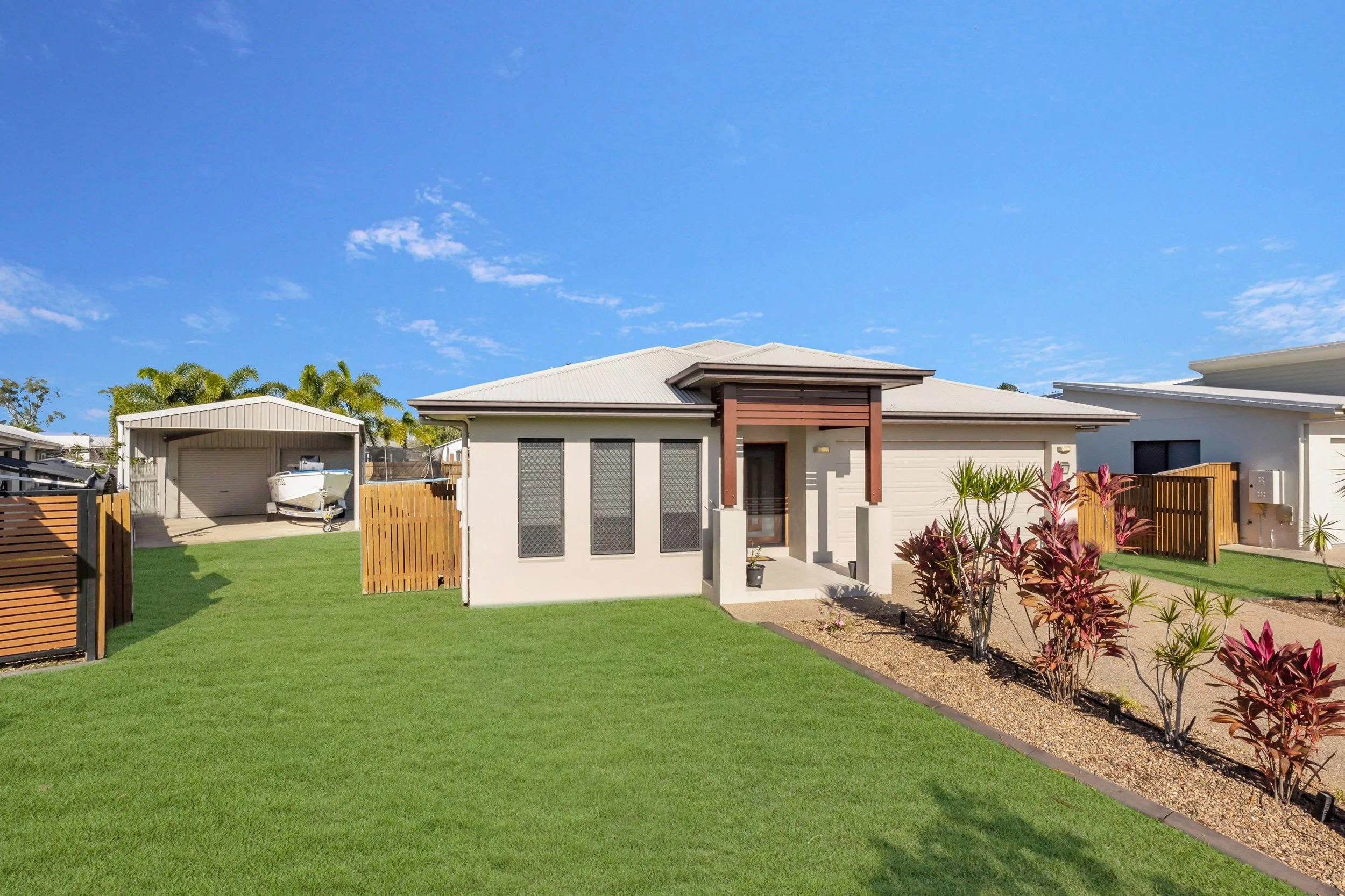 17 Balladonia Avenue, Mount Low, QLD 4818