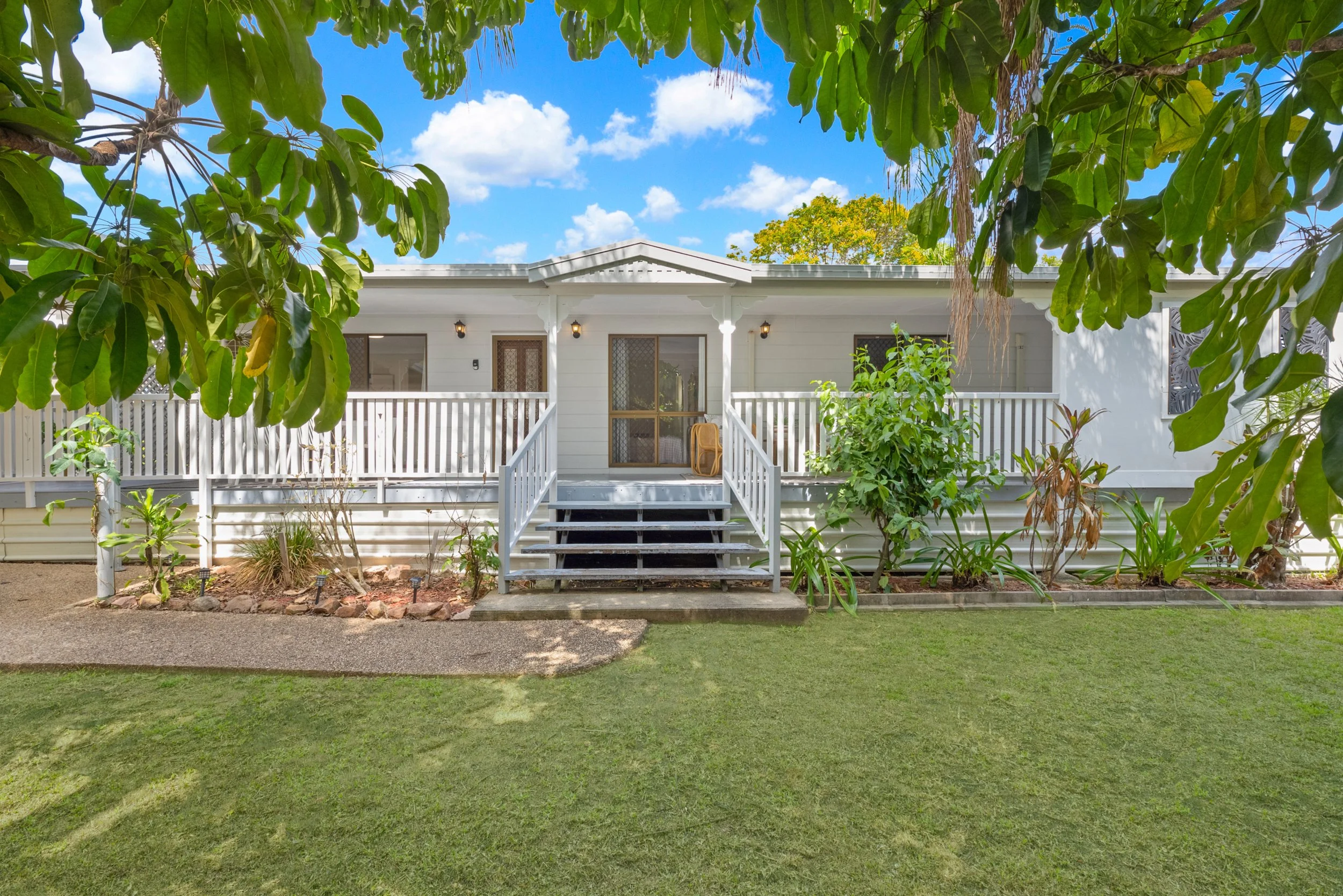 2/17 Hopkins Street, Currajong QLD, 4812