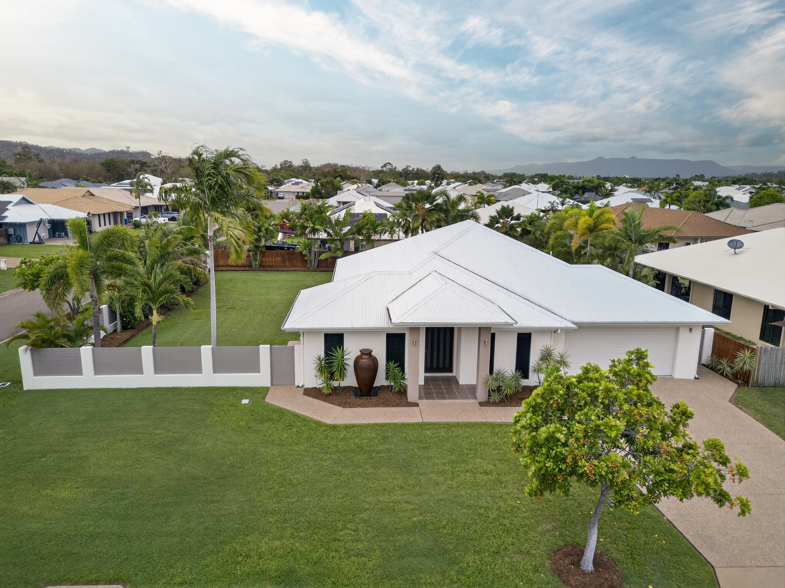 25 Dampier Crescent, Burdell, Qld 4818