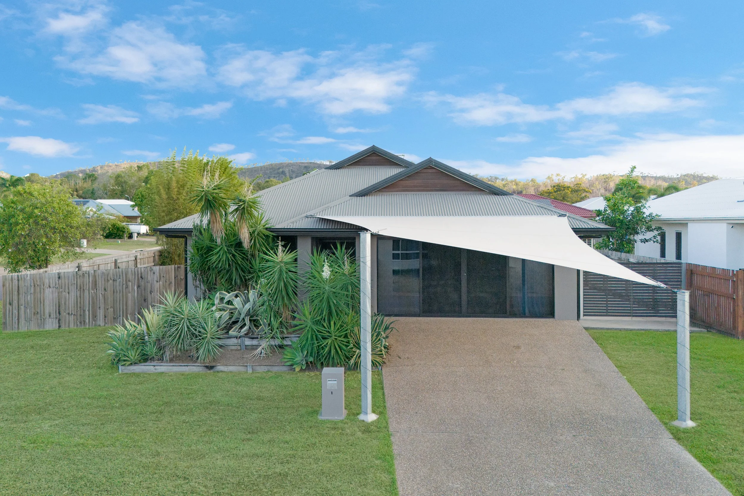 1 Barra Court, Mount Louisa QLD 4814