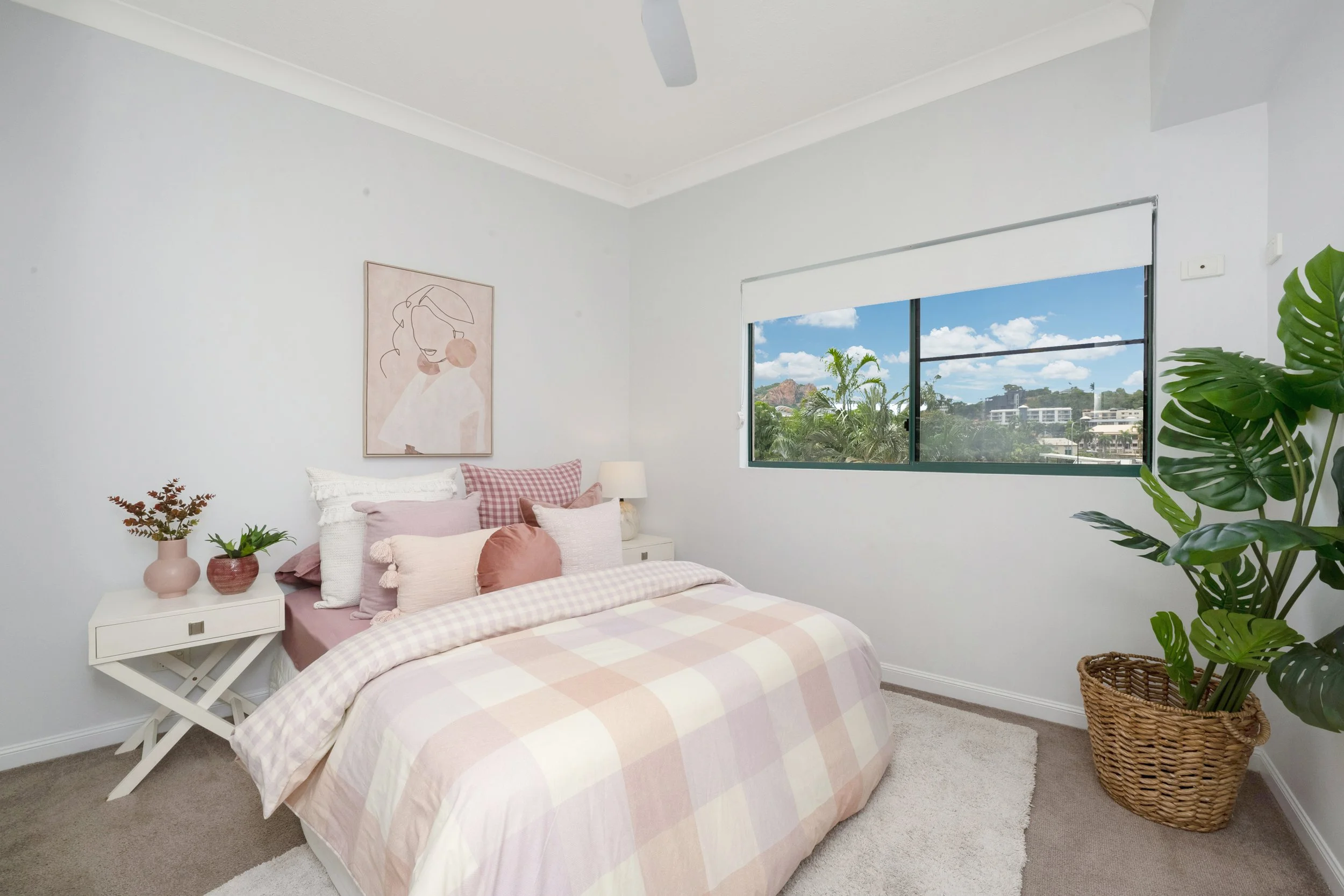 13-1 The Strand 26.jpg