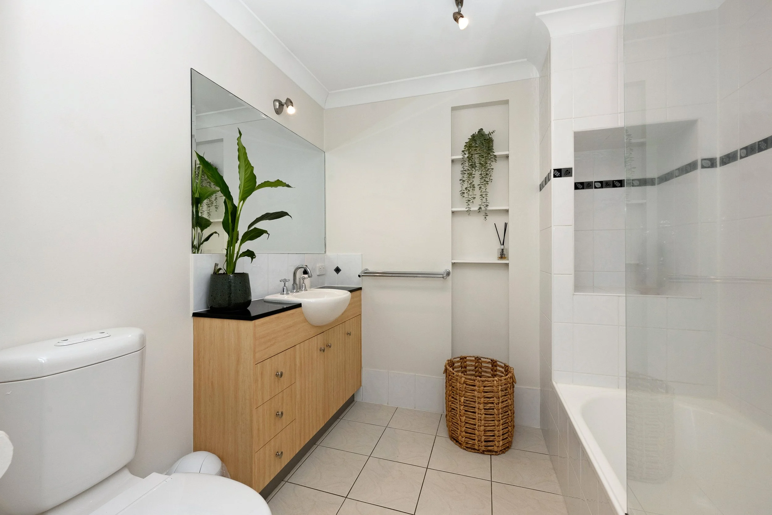 47-18-30 Sir Leslie -4.jpg