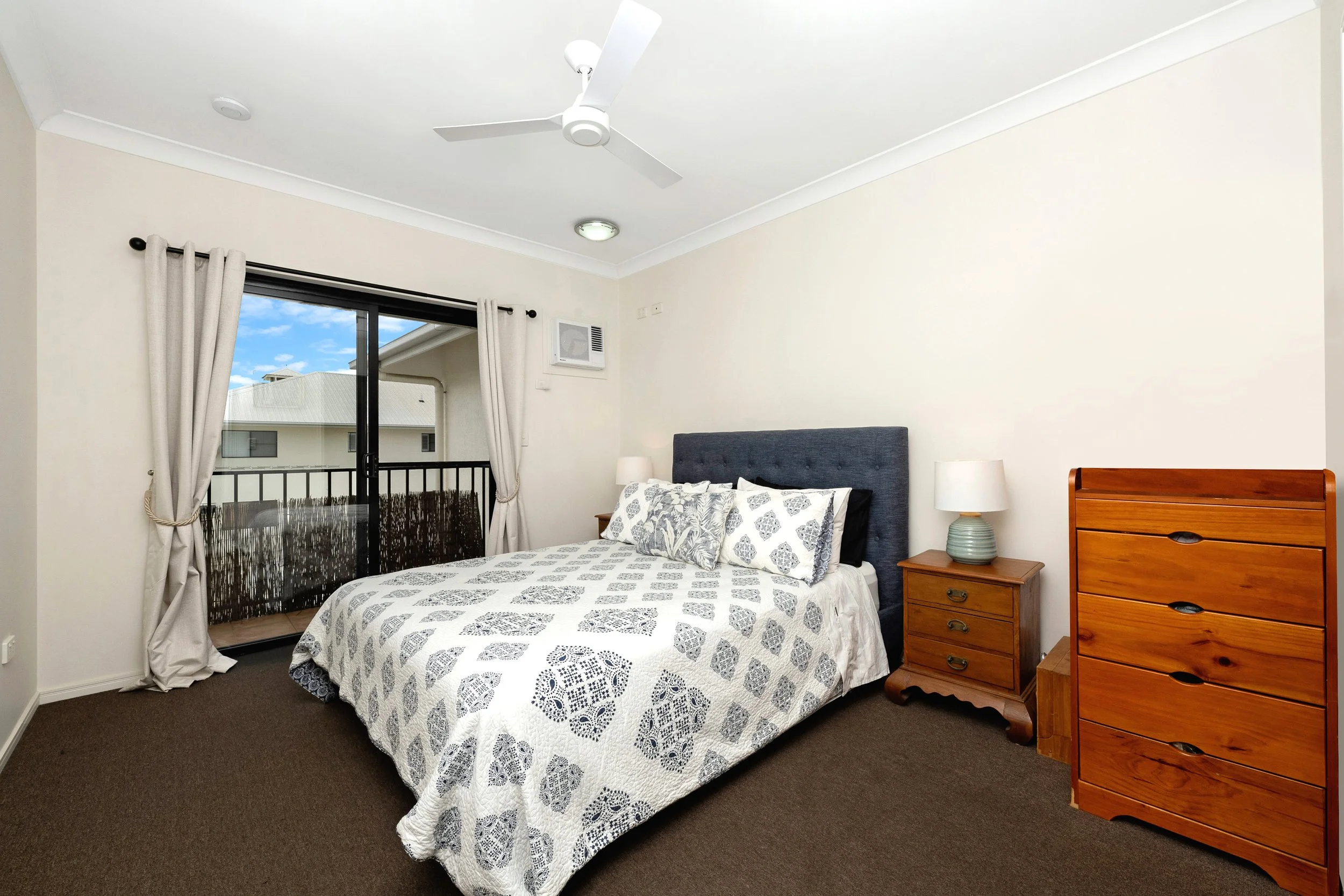 47-18-30 Sir Leslie -2SSR.jpg