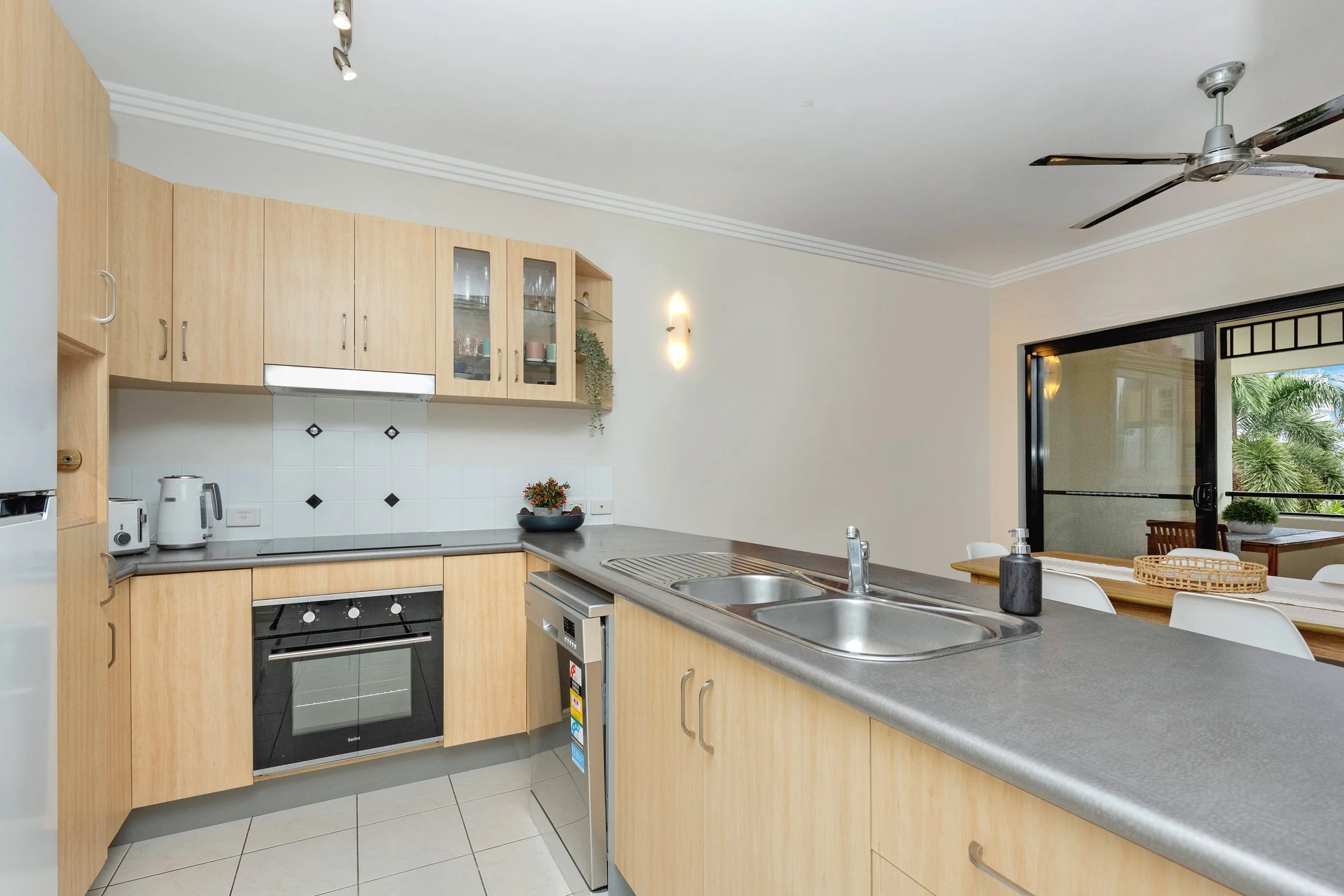 47-18-30 Sir Leslie -23SR.jpg