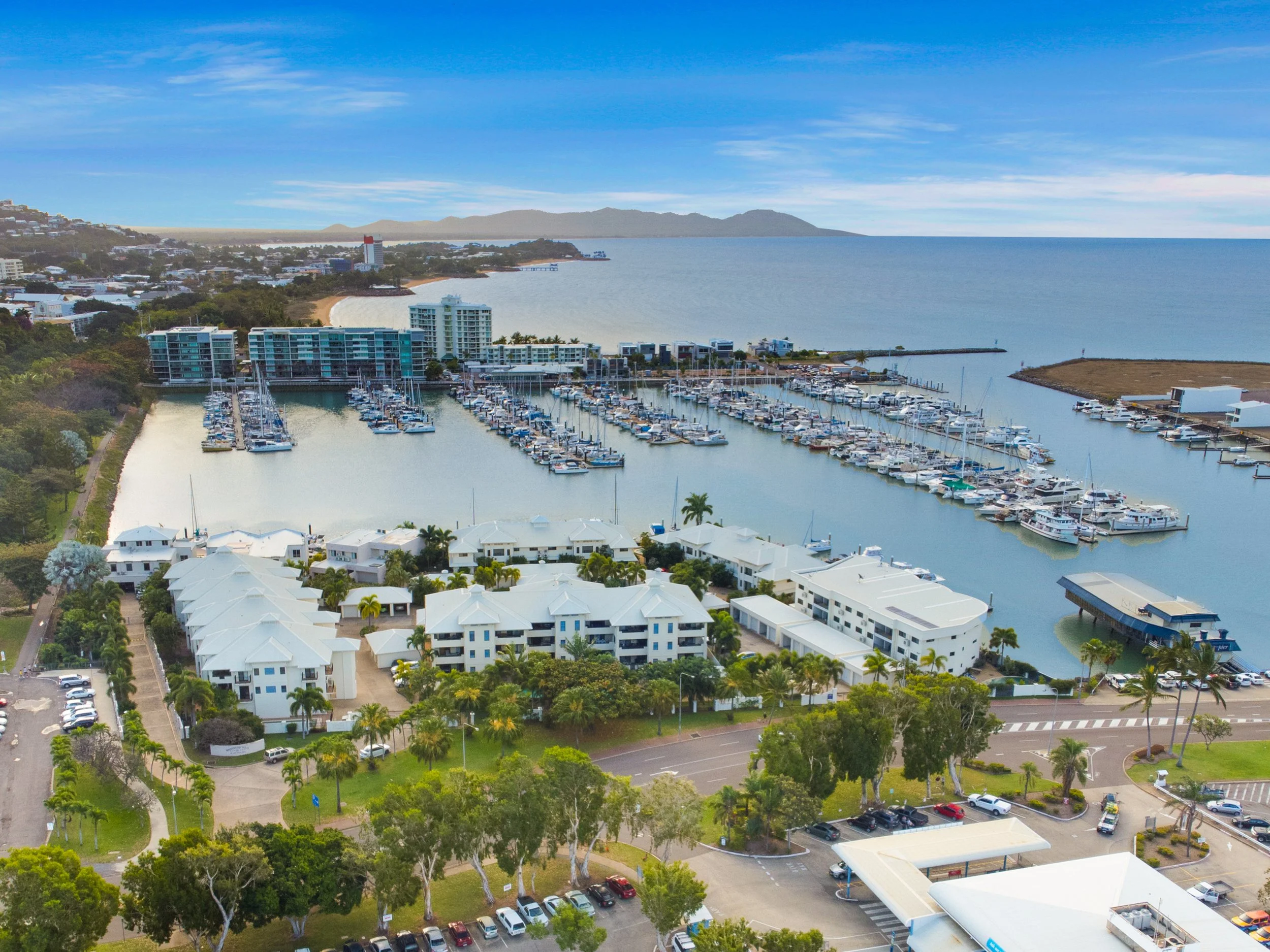 18-30 Sir Leslie -6.jpg