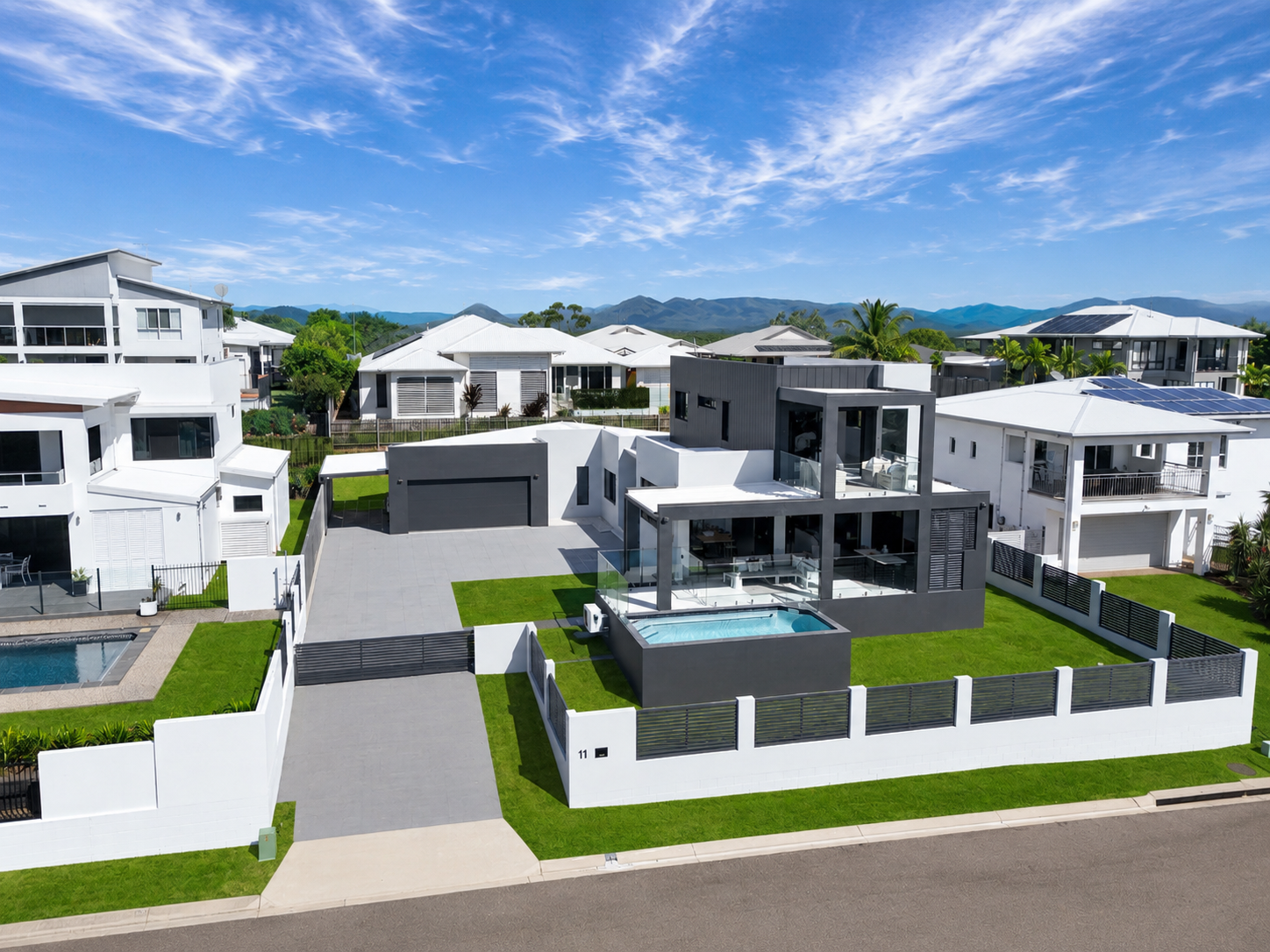 11 Cashell Crescent, Bushland Beach QLD, 4818