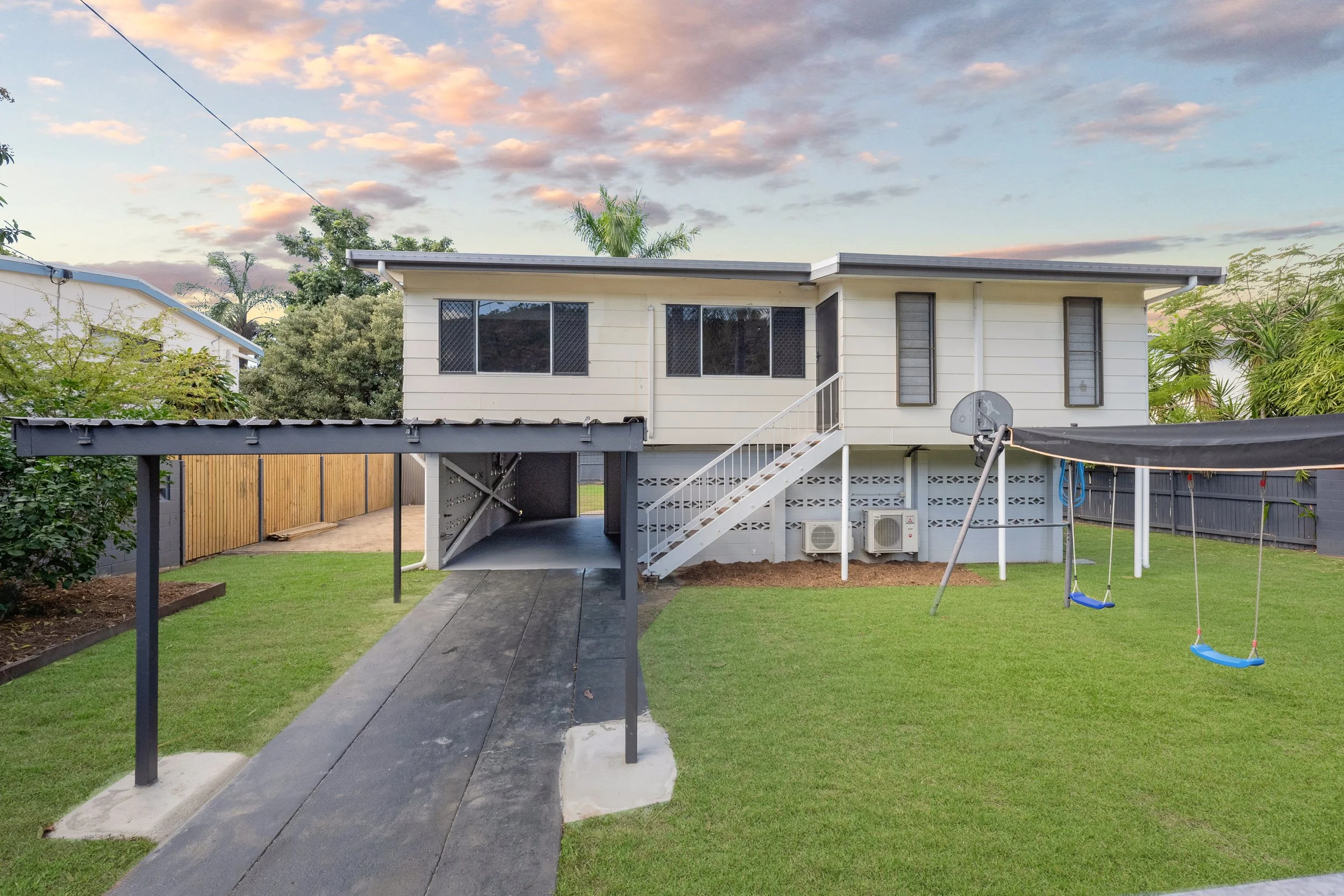 72 Banfield Drive Mount Louisa QLD 4814