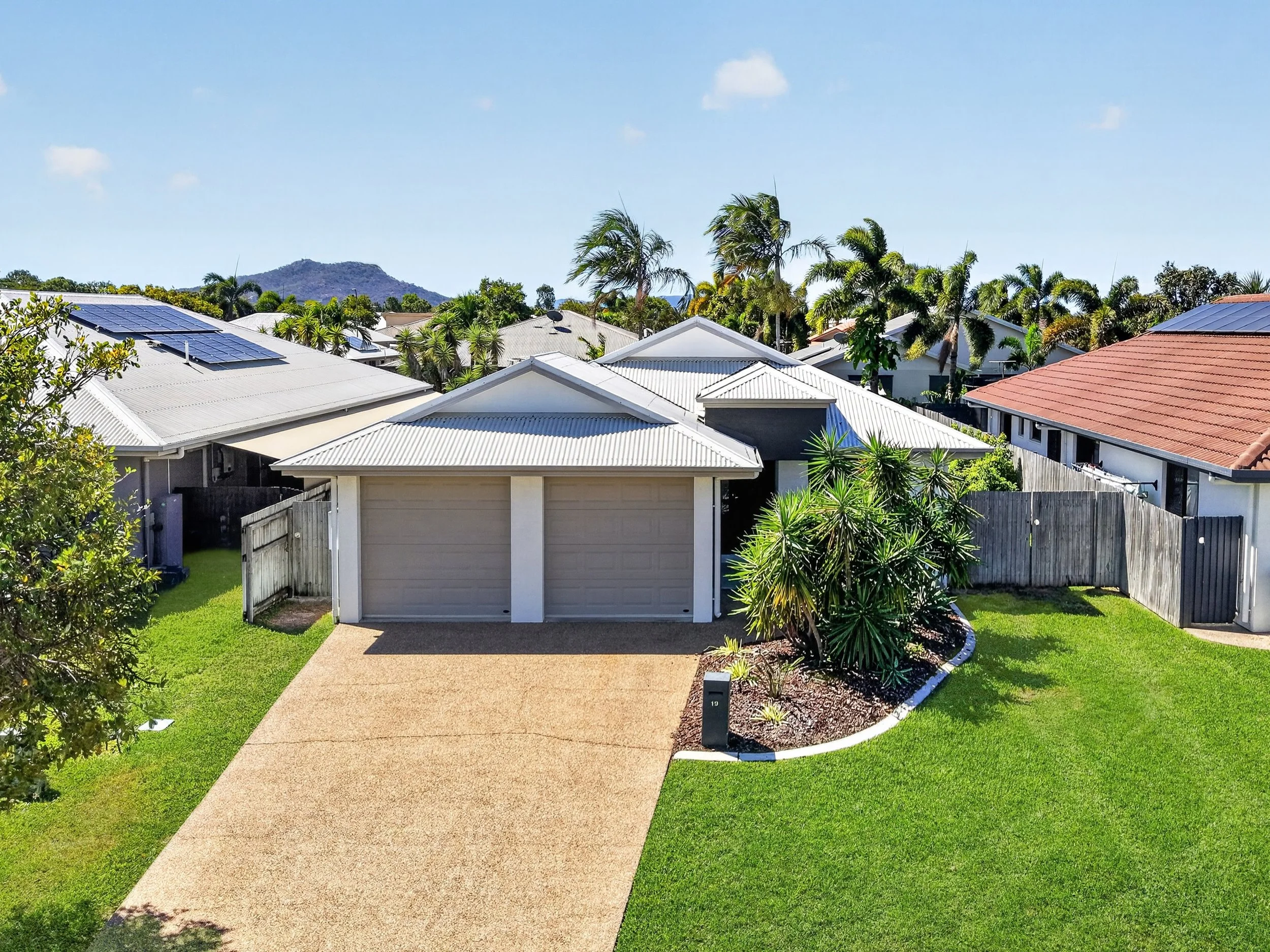 19 Waterfront Parade Idalia QLD 4811