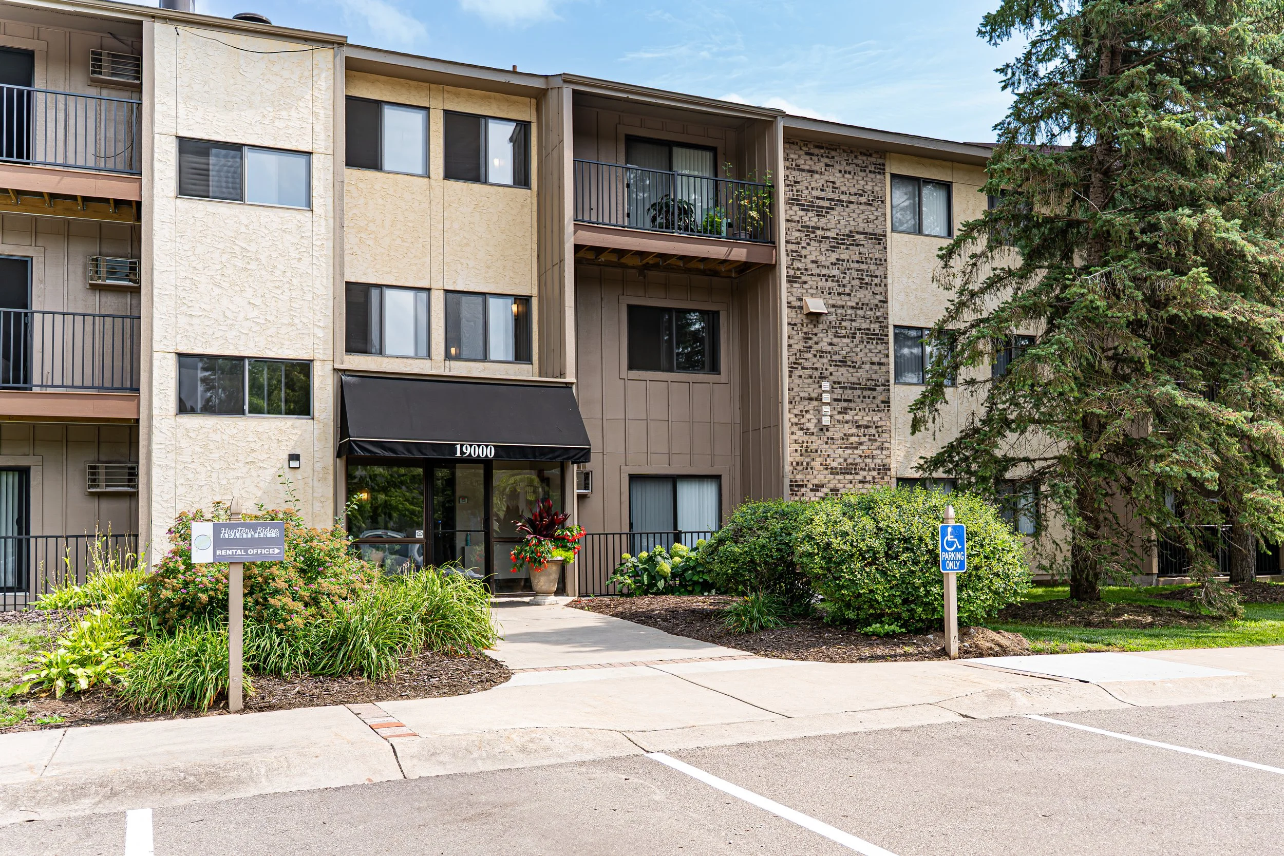 HRE RENTAL OFFICE 1-2.jpg