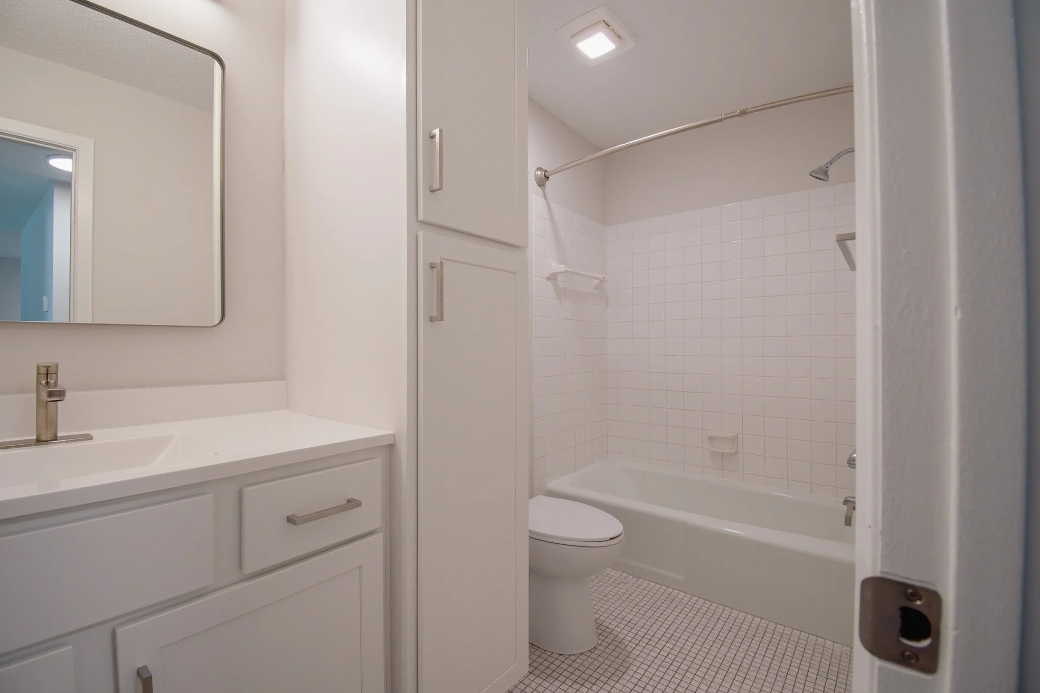 DAL BATHROOM.jpg