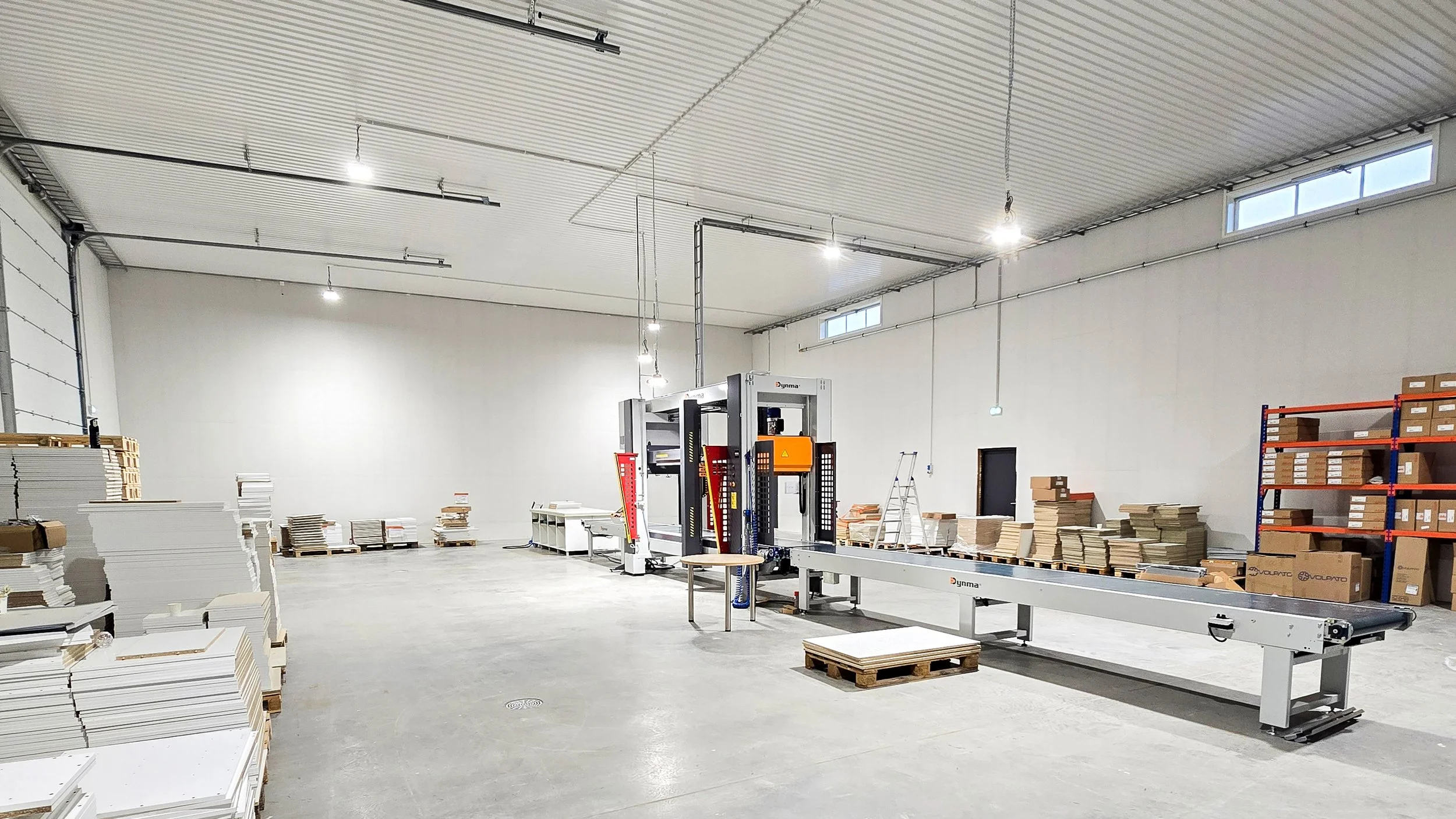 Wiivakaluste tuotantohalli