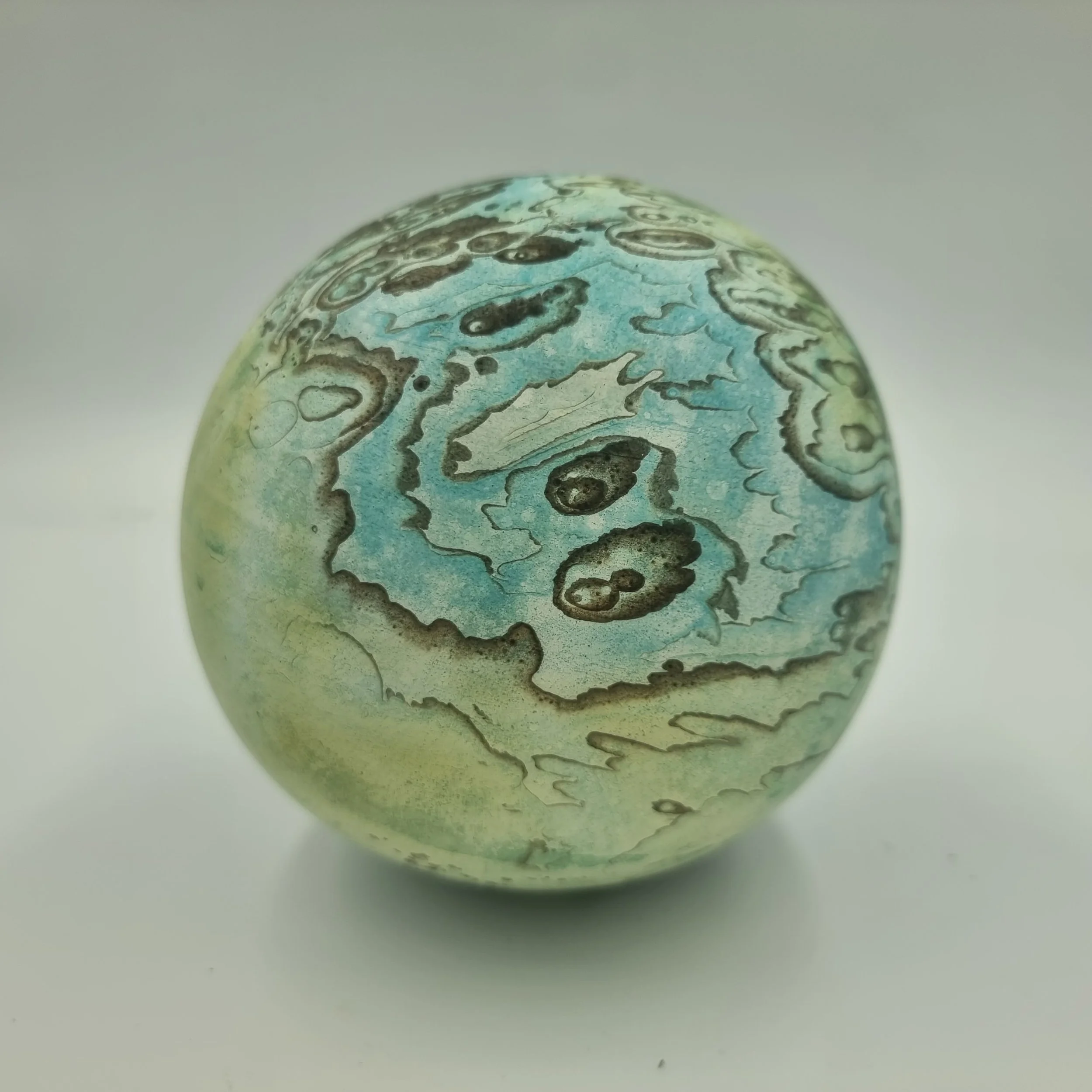 The Earth’s Heartbeat
Medium: White stoneware ,Batik Obvara firing at 1260 degrees Celsius .
 L14cm × W14cm ×H14cm
    
