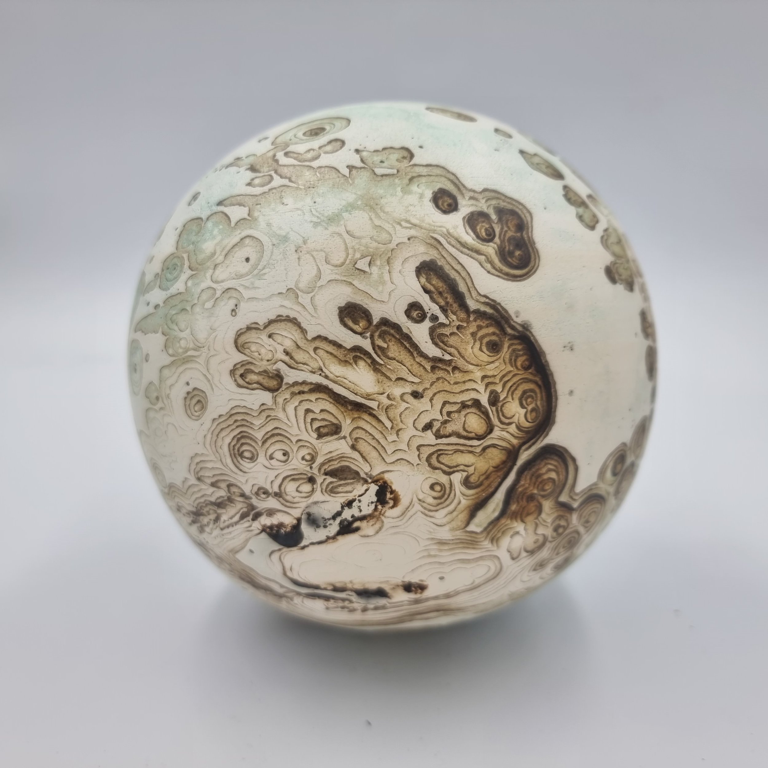 The Earth’s Heartbeat
Medium: White stoneware ,Batik Obvara firing at 1260 degrees Celsius .
 L14cm × W14cm ×H14cm