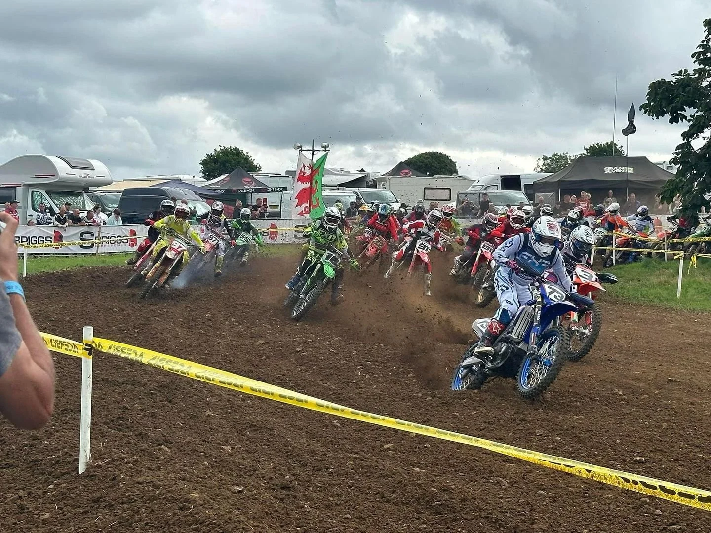We don&rsquo;t mess around when it comes to starts 💪 👀 

Awesome weekend for the boys at Farleigh World Vets, an unforgettable event. Looking forward to the next one in 2025 😎 

@worldvetsmotocross 

@rockoilnews 
@plewstyres
@2wdistribution 
@ext