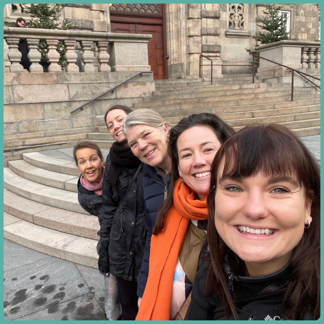 Sammen p&aring; Tv&aelig;rs g&aring;r p&aring; juleferie 🎄 Vi vil gerne sige mange tak for et dejligt &aring;r til alle vores frivillige seniorer og internationale tilflyttere!

I g&aring;r holdt sekretariatet juleafslutning med en rundvisning p&ari