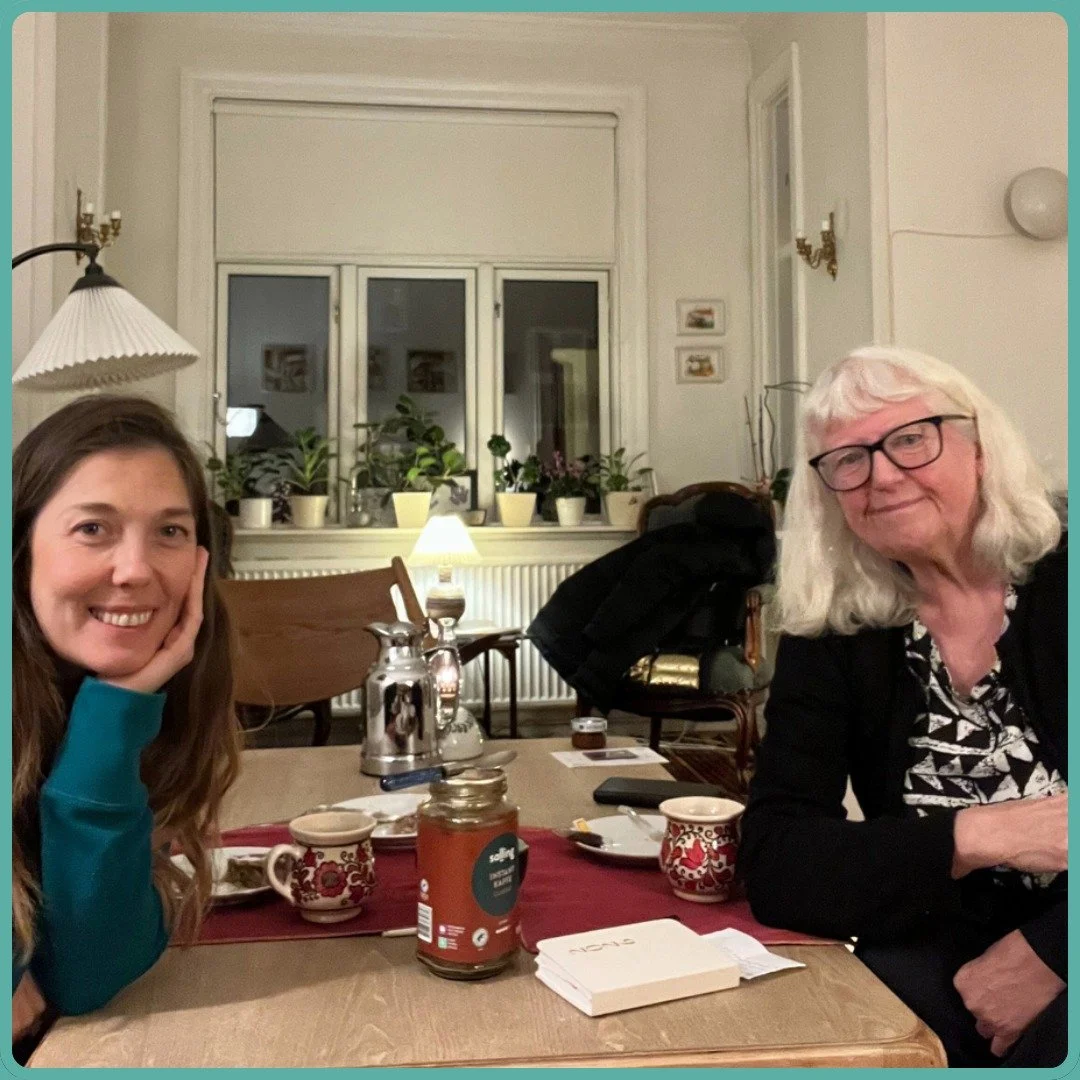 Maria er fra Argentina, og siden september har hun m&oslash;dt Anne Merete p&aring; 78 &aring;r hver uge. Sammen drikker de kaffe, bager, snakker om film &ndash; og &oslash;ver dansk udtale ✨

For Maria er det vigtigt at blive bedre til dansk, og Ann