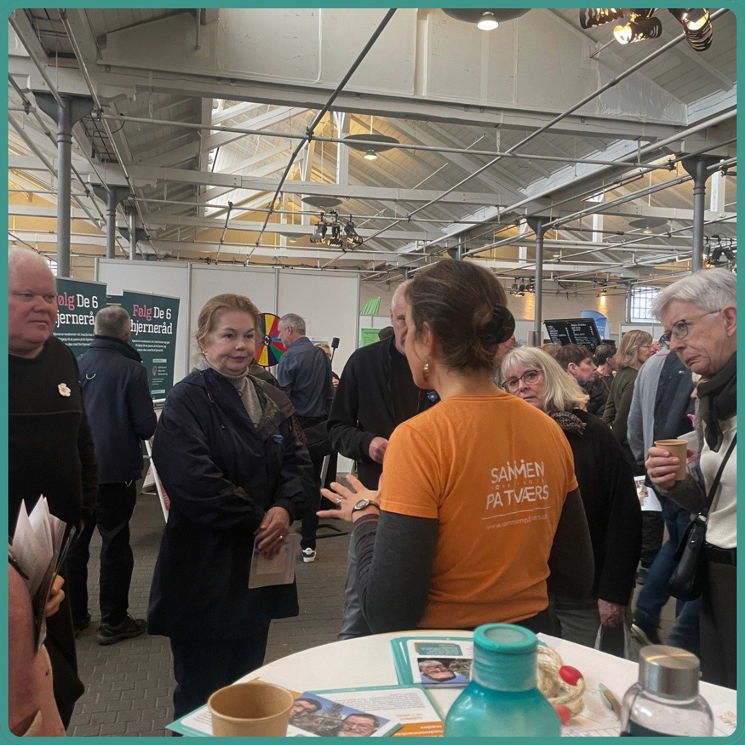 I l&oslash;rdags deltog Sarah og Susannah i R&oslash;de Kors Hovedstadens store seniormesse Mere Fri Tid. Det blev en sk&oslash;n dag i &Oslash;ksnehallen, fyldt med gode samtaler og engagerede seniorer, som har tid og lyst til at dele ud af deres li
