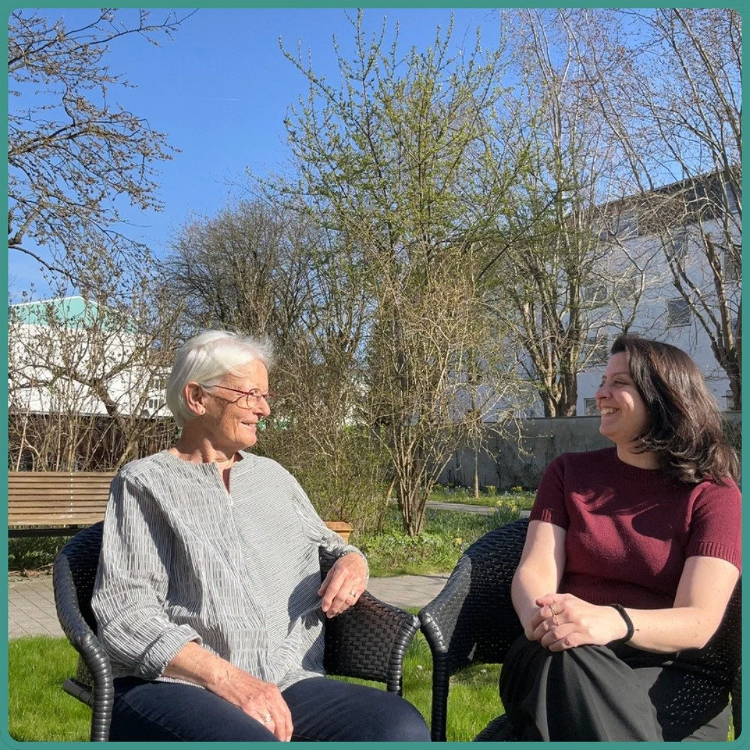 Dorthe p&aring; 79 er uddannet p&aelig;dagog. Siden september har hun m&oslash;dtes med Maria p&aring; 38 fra Argentina, som har boet i Danmark siden 2018 og arbejder som k&oslash;kkenchef i et internationalt milj&oslash;. Derfor havde Maria et &osla