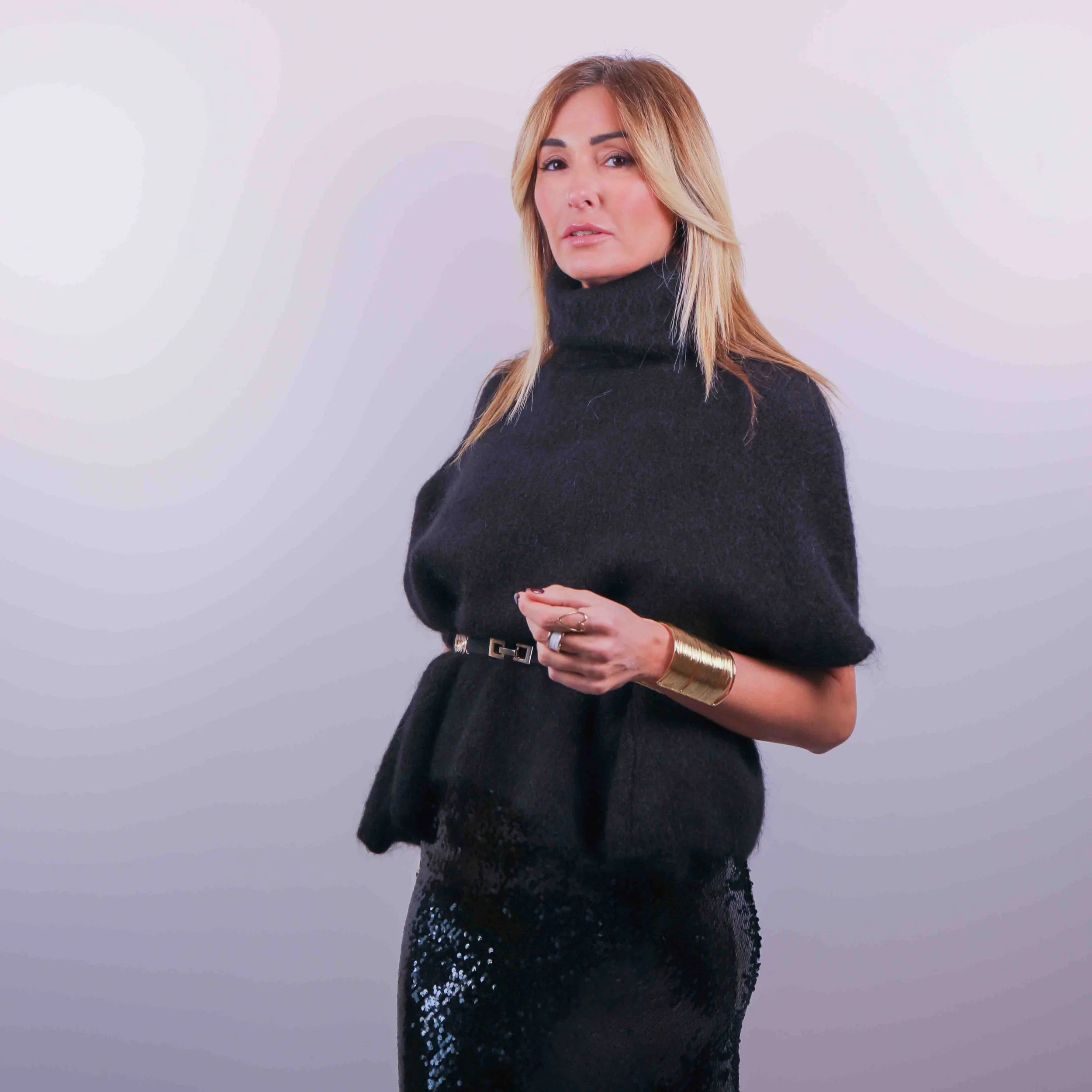 Maglia Smanicata in Misto Mohair con Collo Alto “Cloud Comfort” | Nero