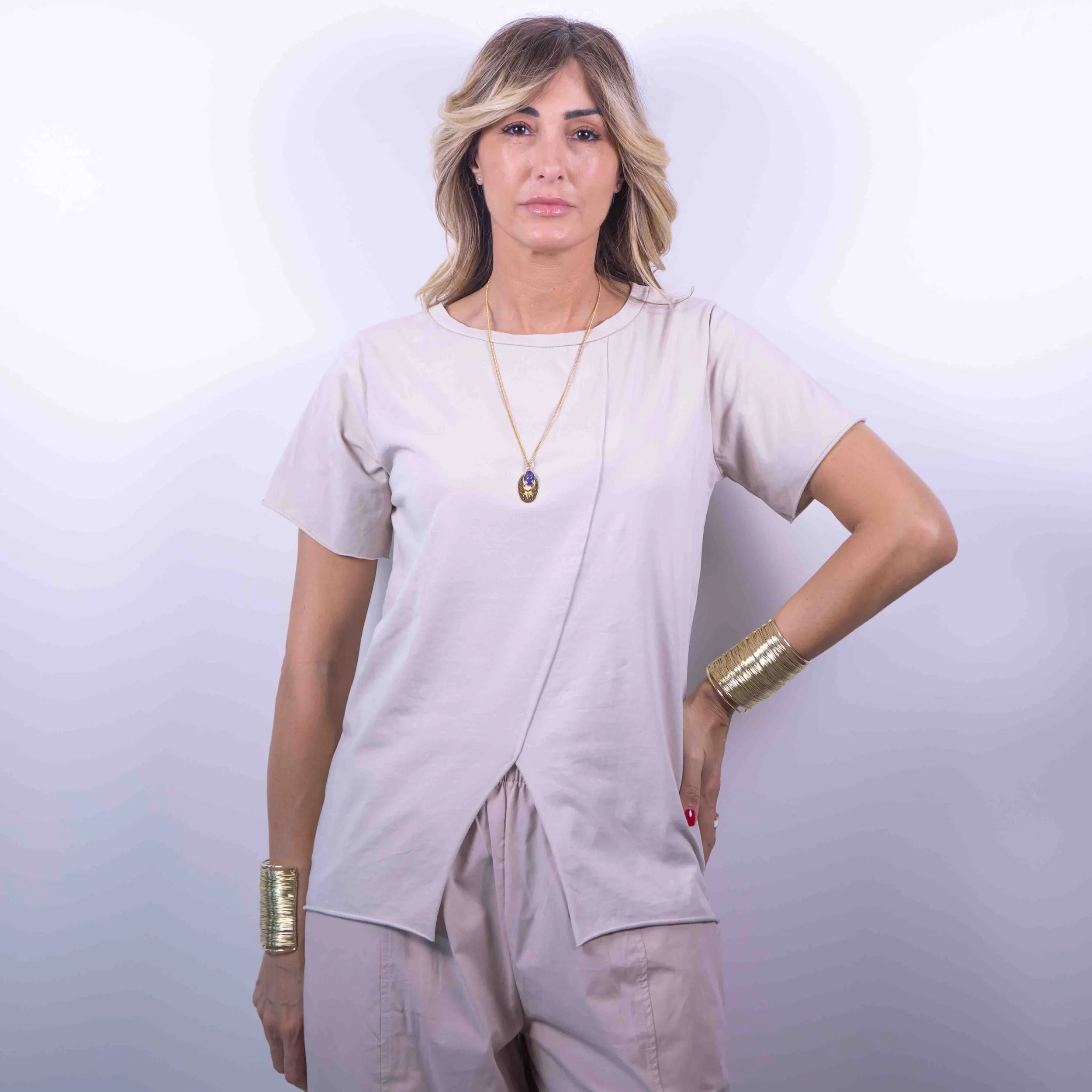 T-shirt Basica con taglio frontale | 3 colori