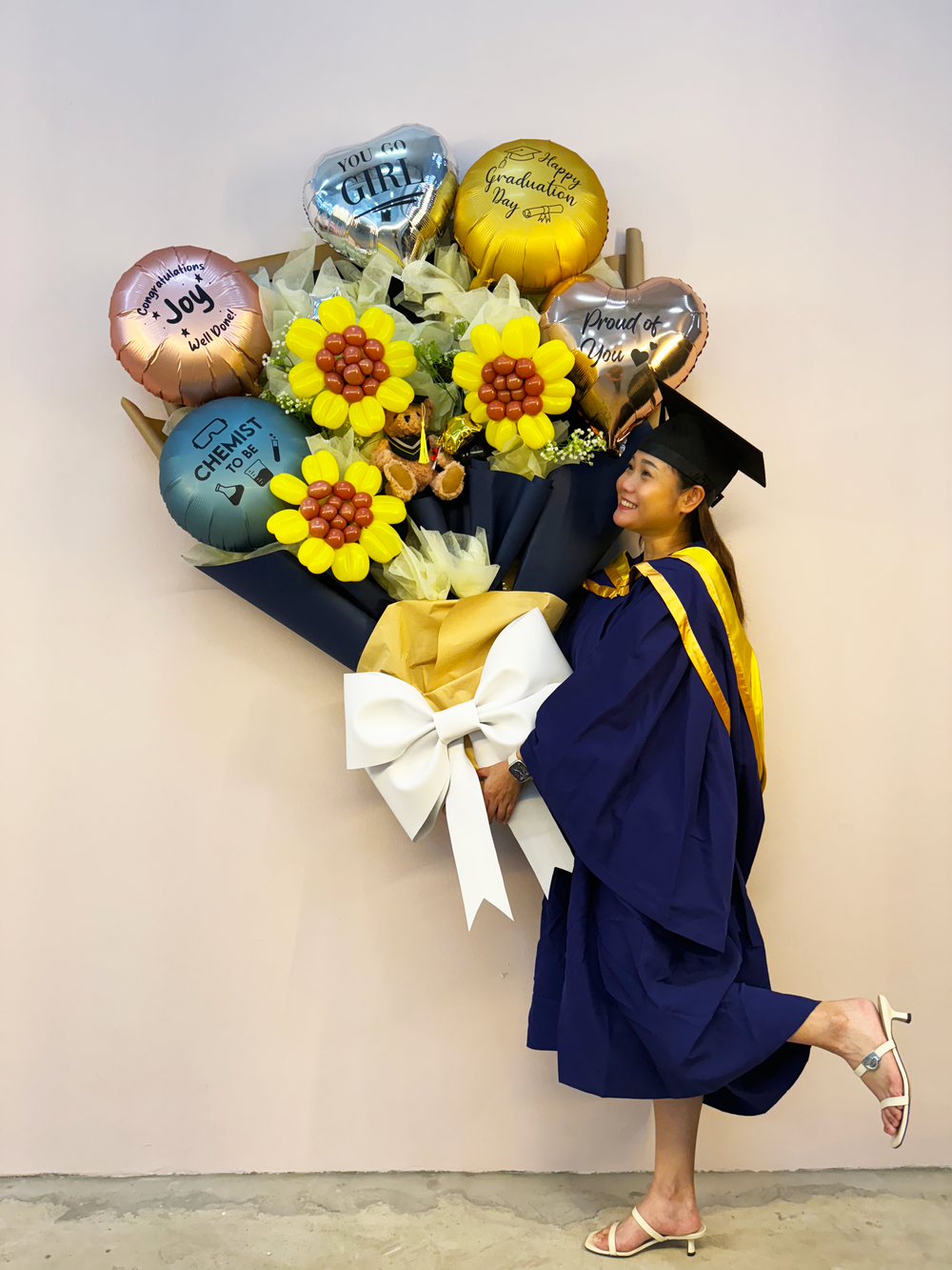 Grad+Balloon+Bouquet+1.webp