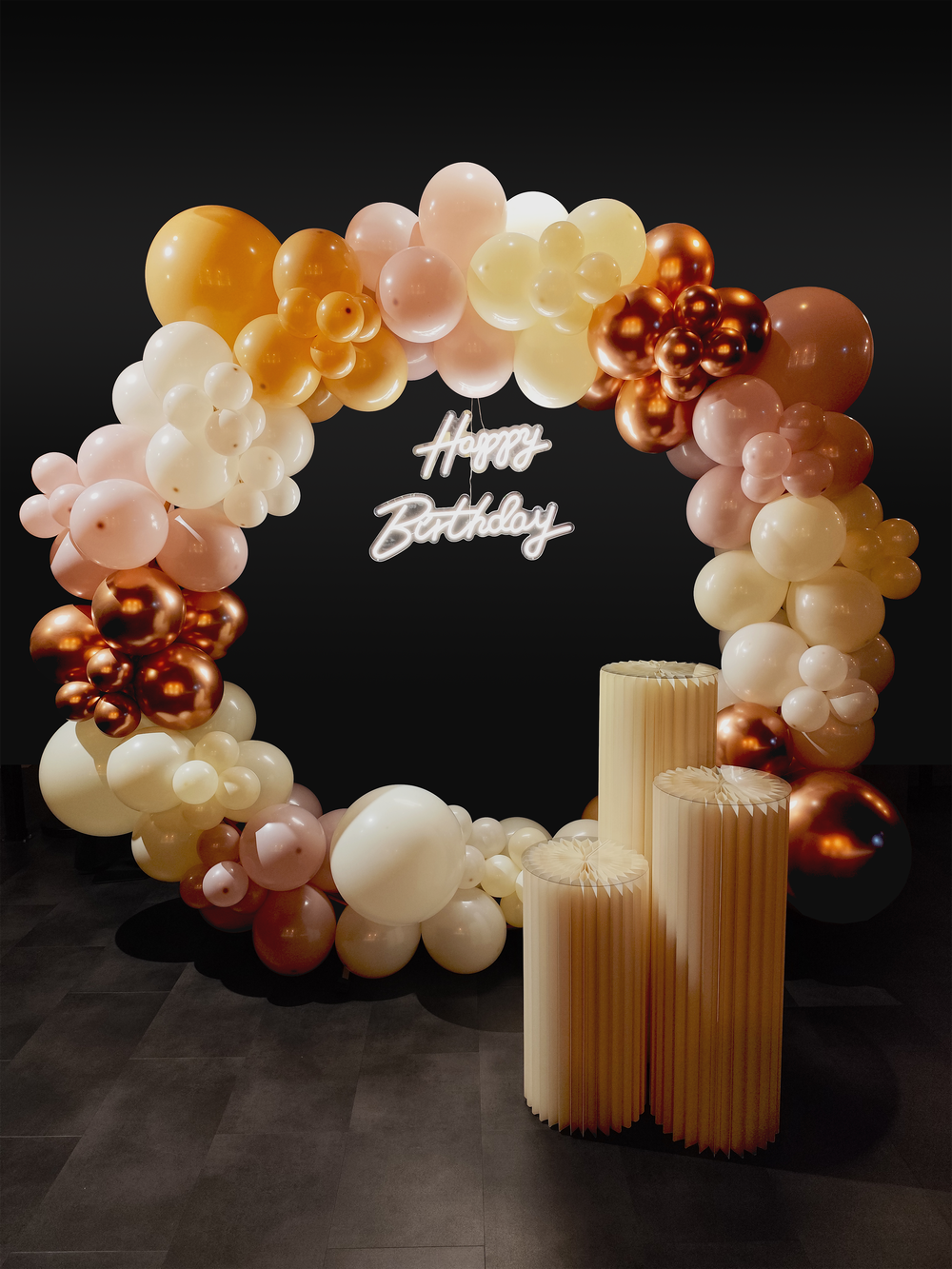 LED+HBD_Full+Ring+Organic+Garland+(Very+Downscaled).webp