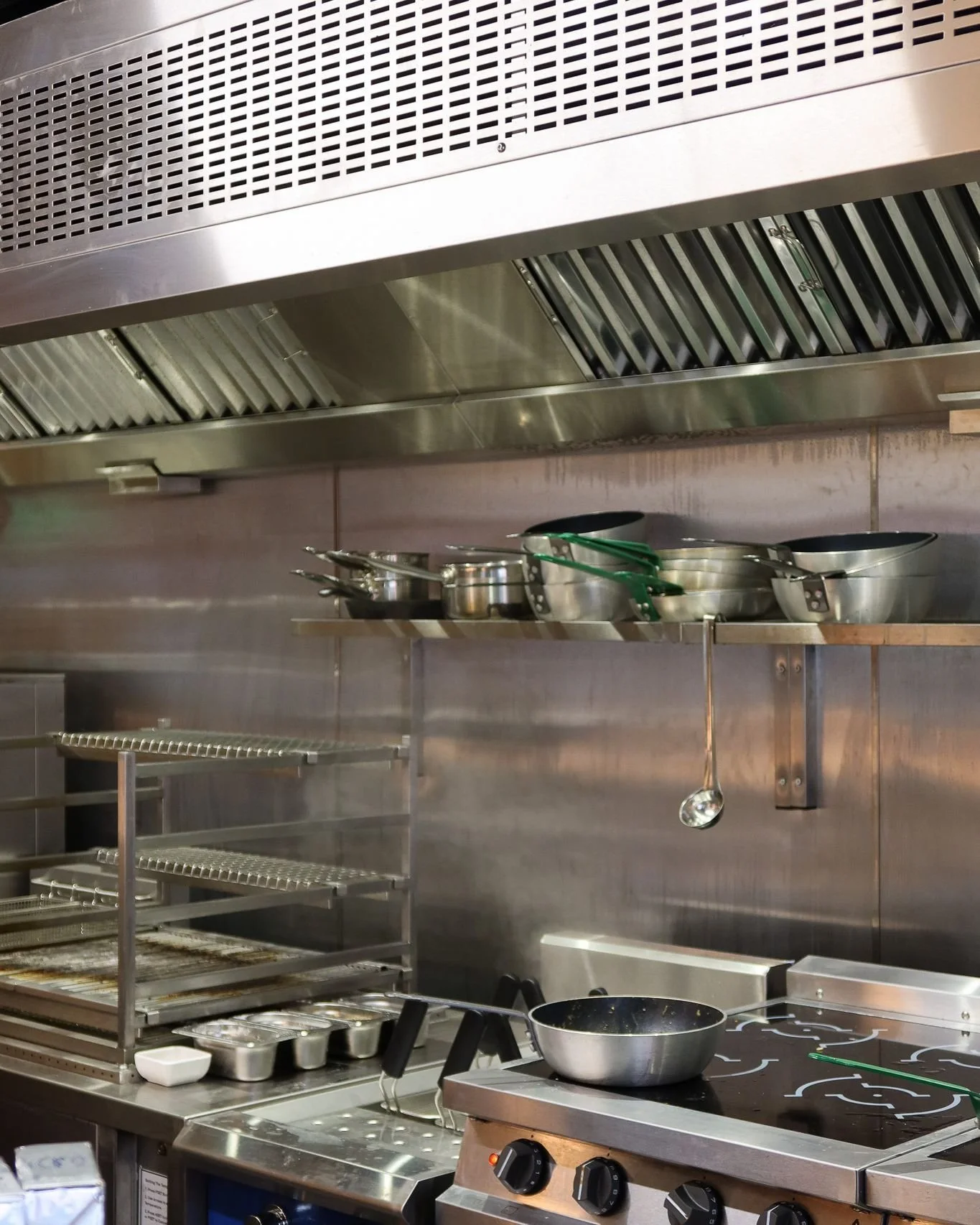 🍴✨ Restaurants trust us for one reason: the results speak for themselves.

This kitchen went from factory to service ready &amp; safe,  all in a day&rsquo;s work for the CGD Group team.

In hospitality, first impressions aren&rsquo;t just important,