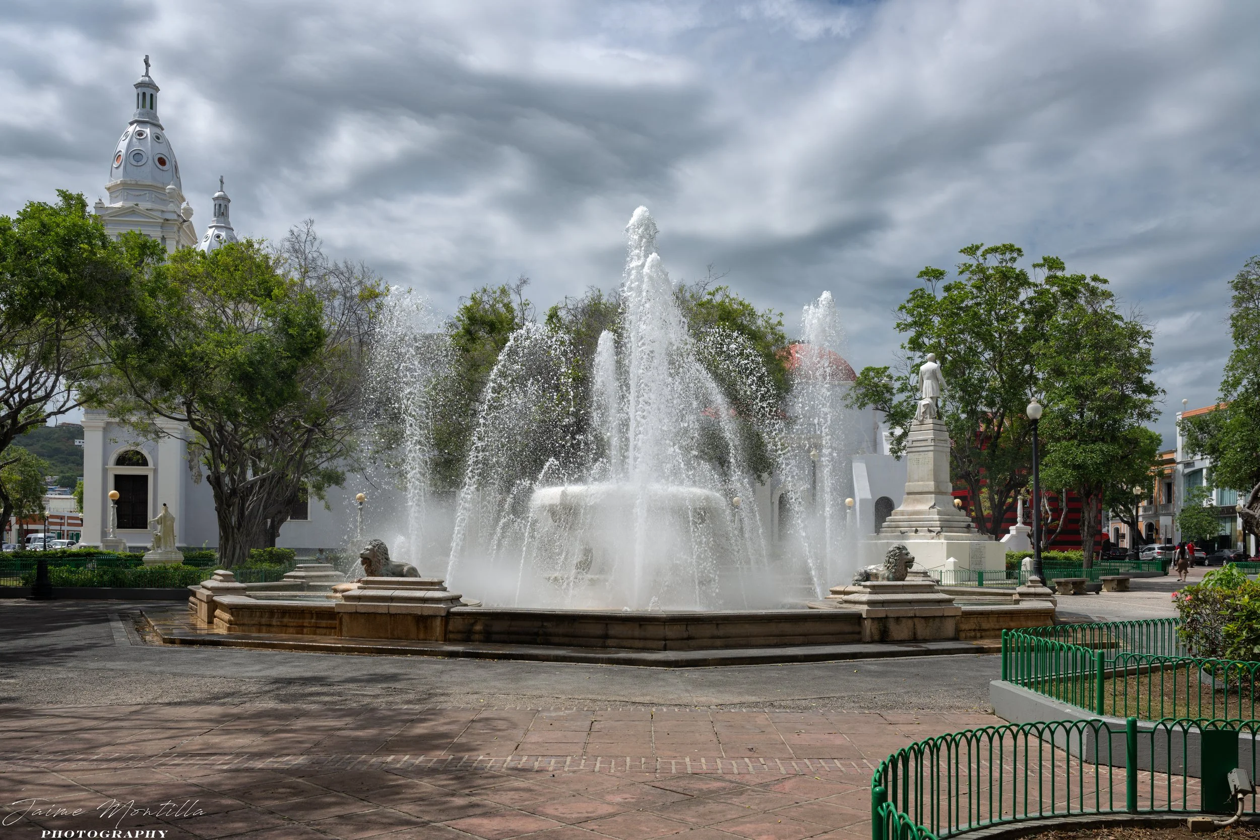 Plaza Degetau - Ponce, 1914 design, the fountain was purchased in 1939 at the New York World's Fair, it replaced the old Arab kiosk a.k.a. Kiosko La Alhambra.