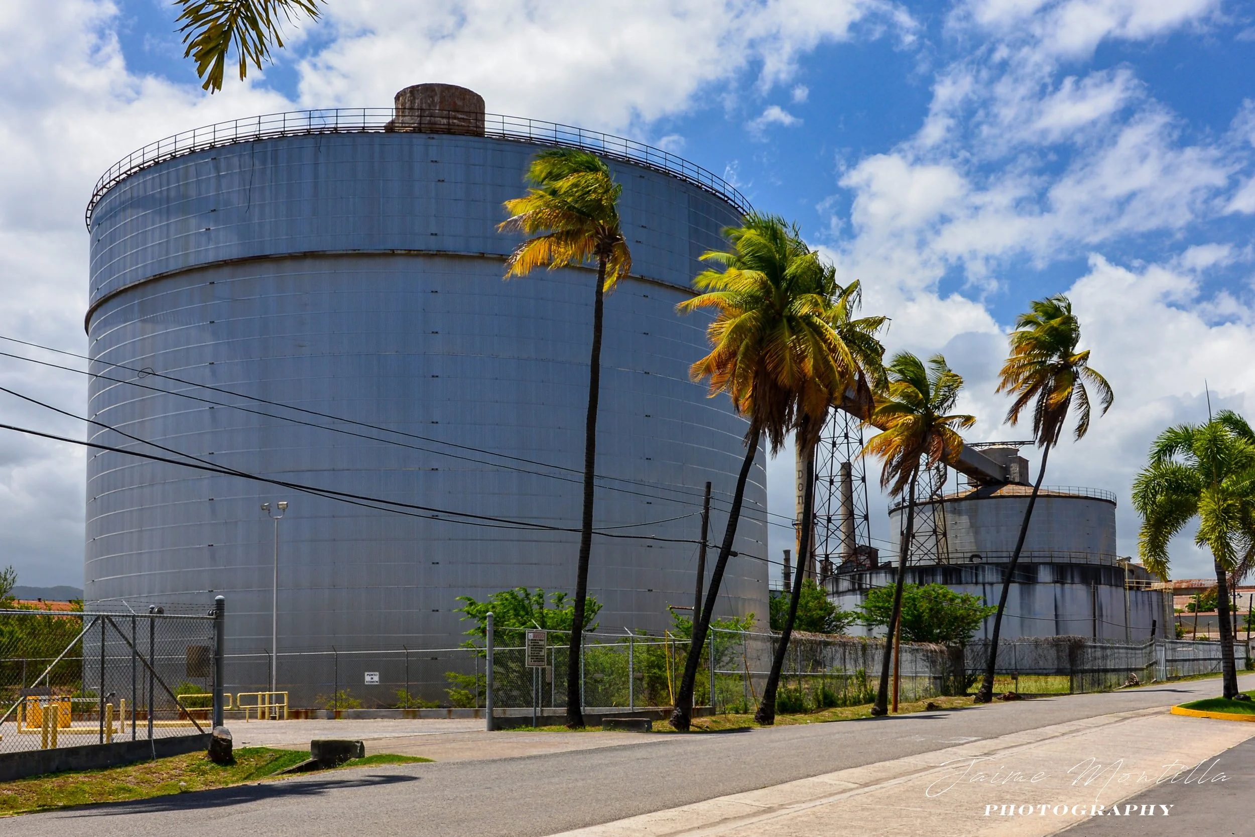 Destileria Serralles - Ponce, molasses and water storage tanks
