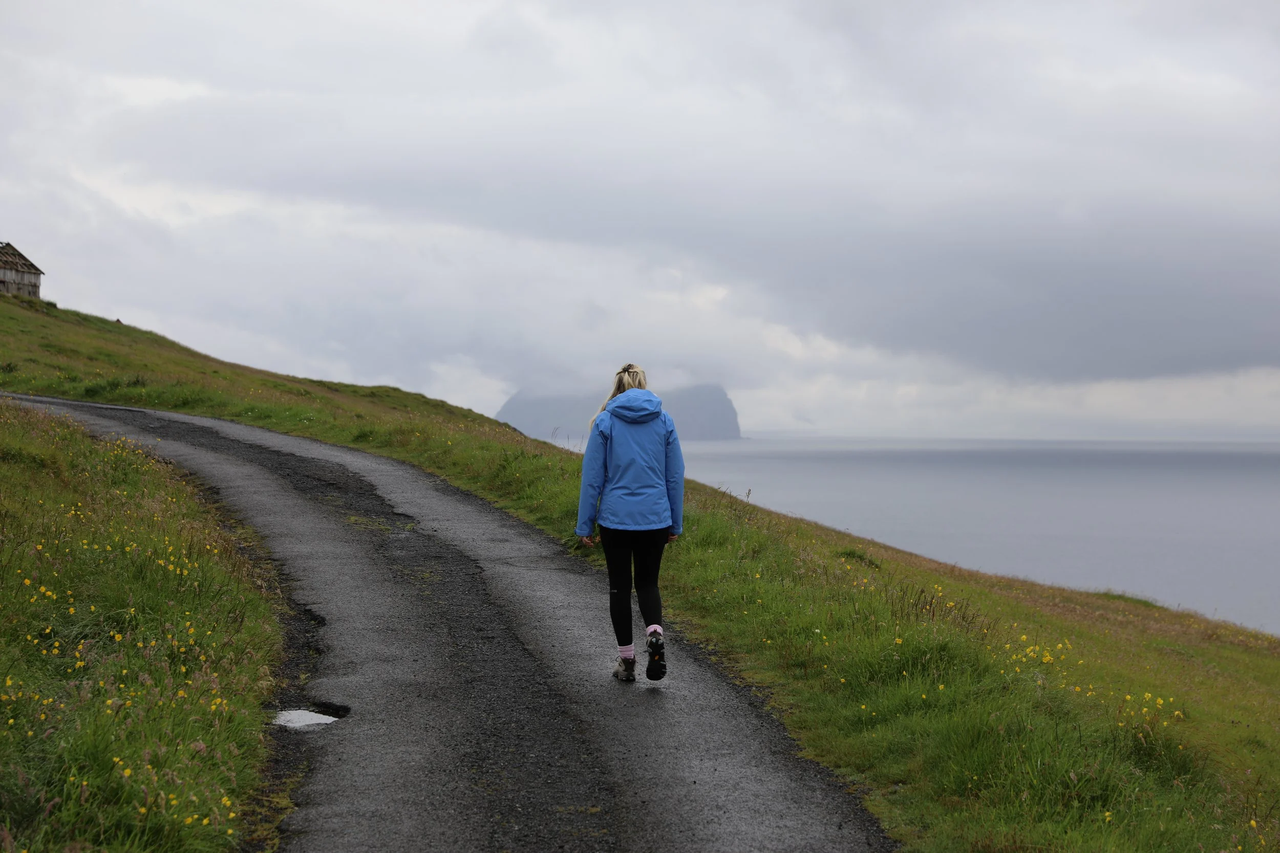 Trøllkonufingur hiker