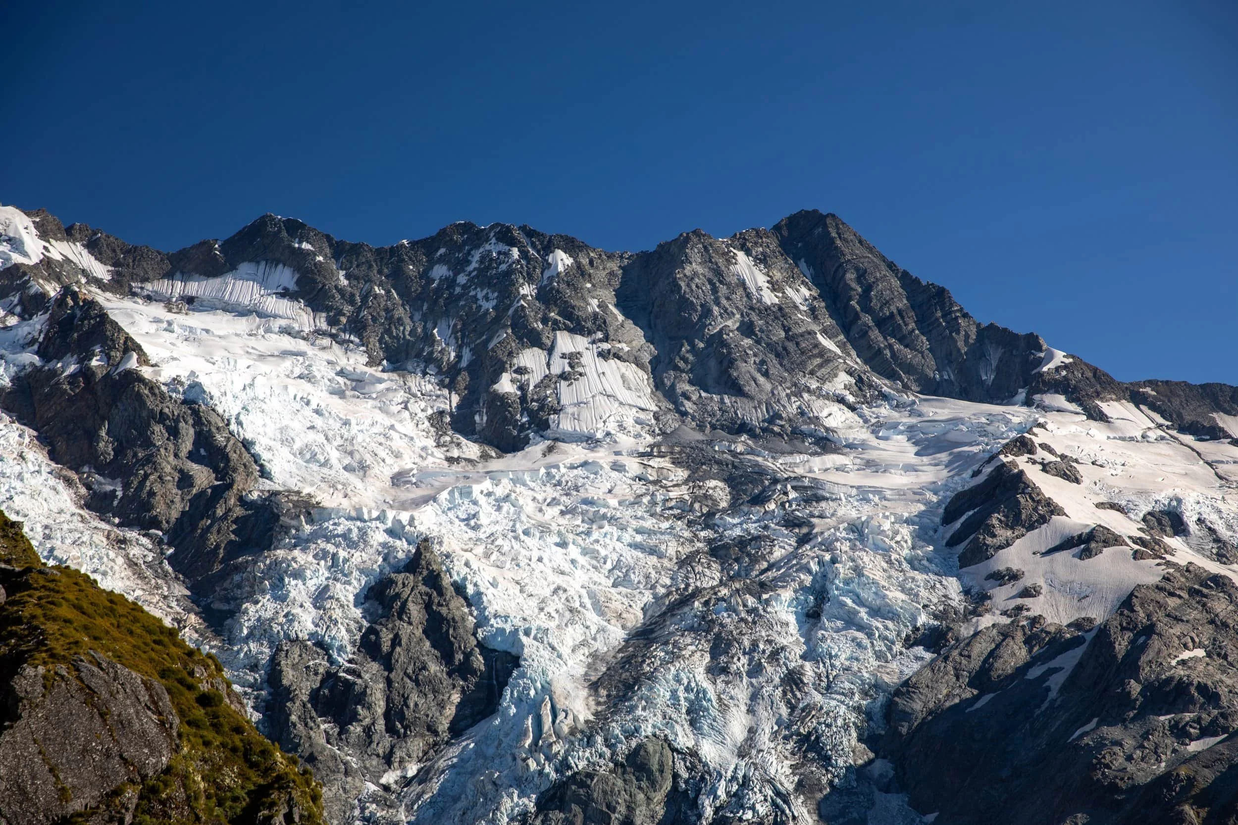 sealy tarns track mount cook new zealand