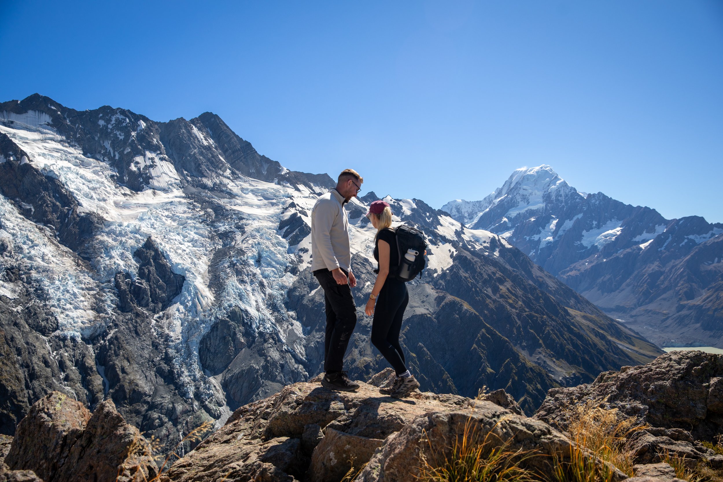 hikers new zealand.jpg
