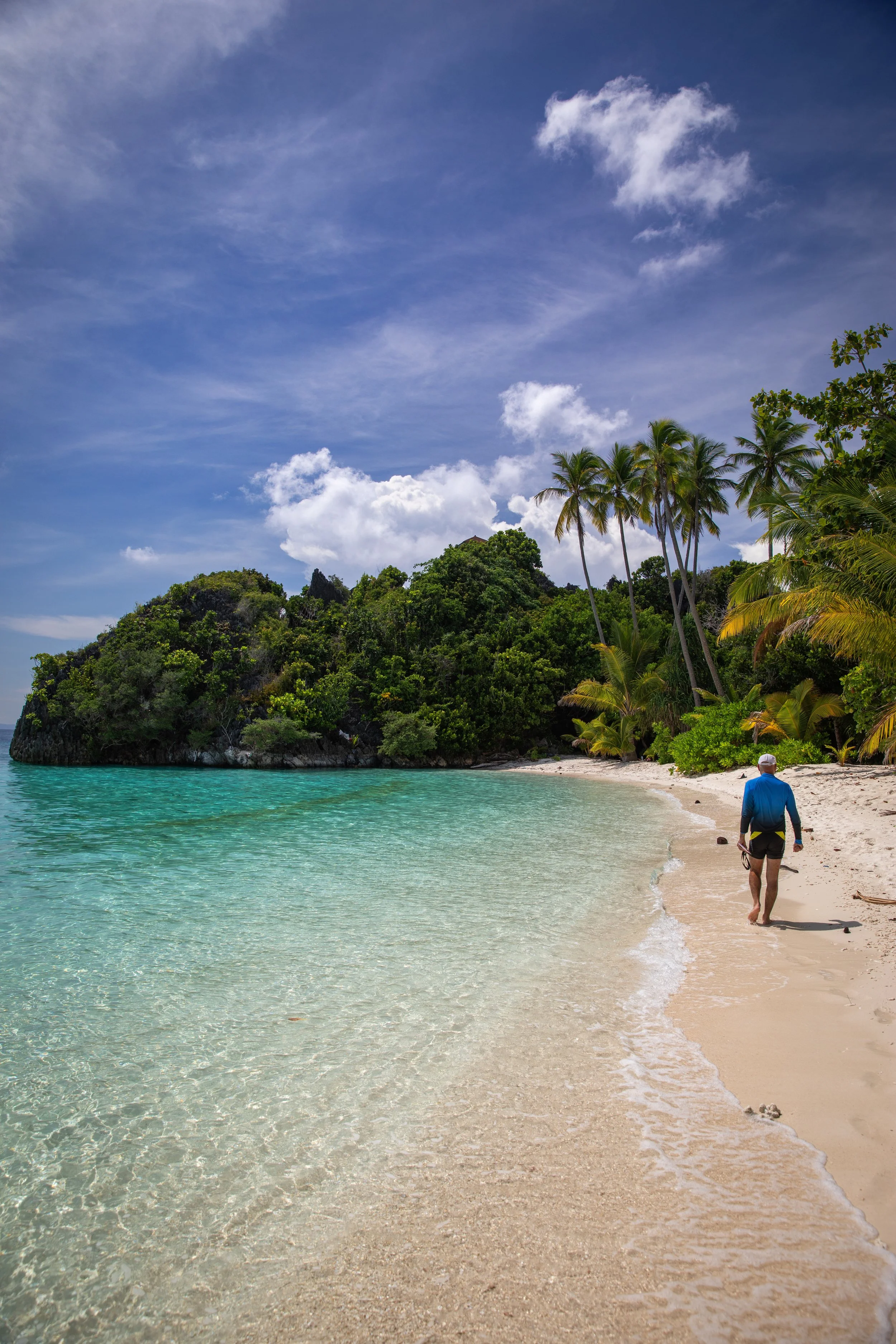 Kalig_beach_man.jpg