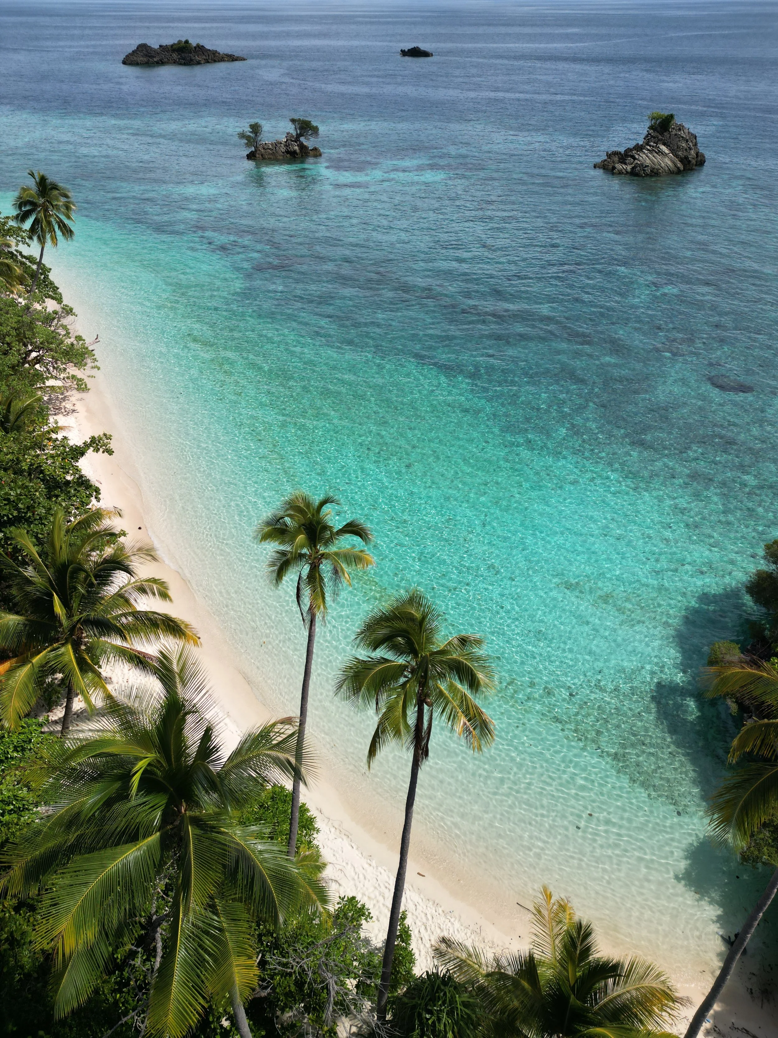 Kalig_beach_raja_ampat_aerial.jpg