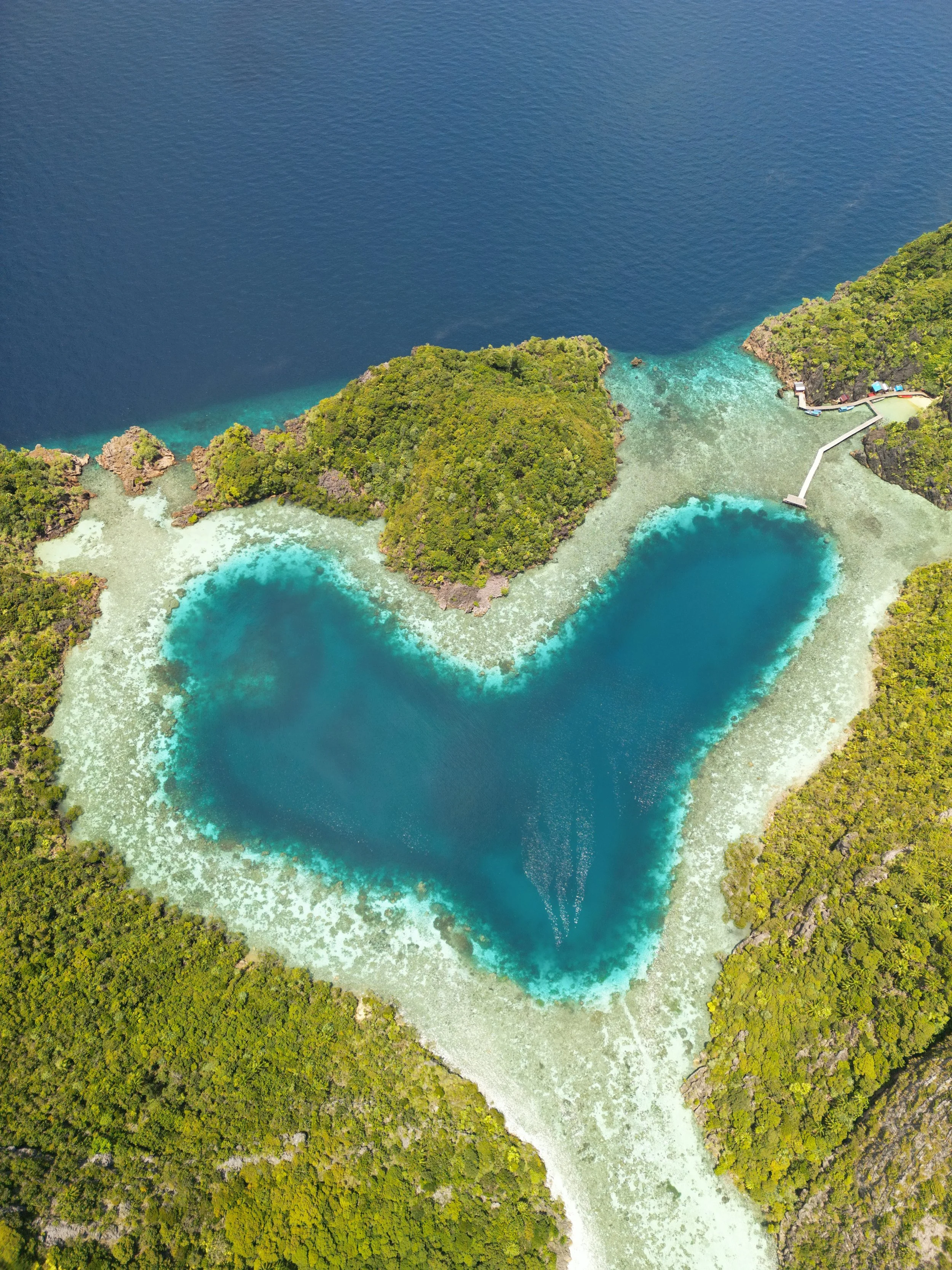 karawapop_love_lake_drone.jpg